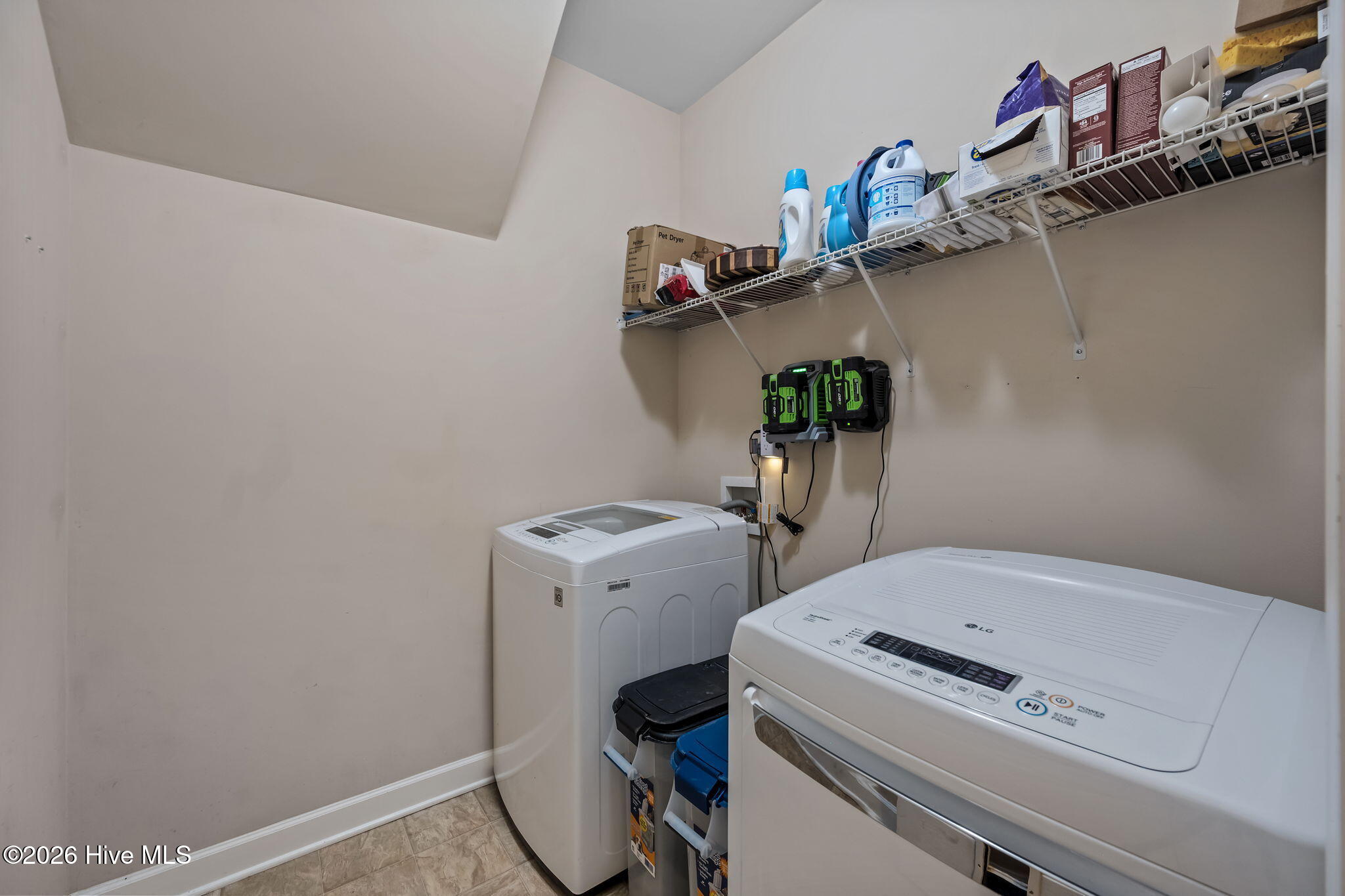 100552889 | Photo 30