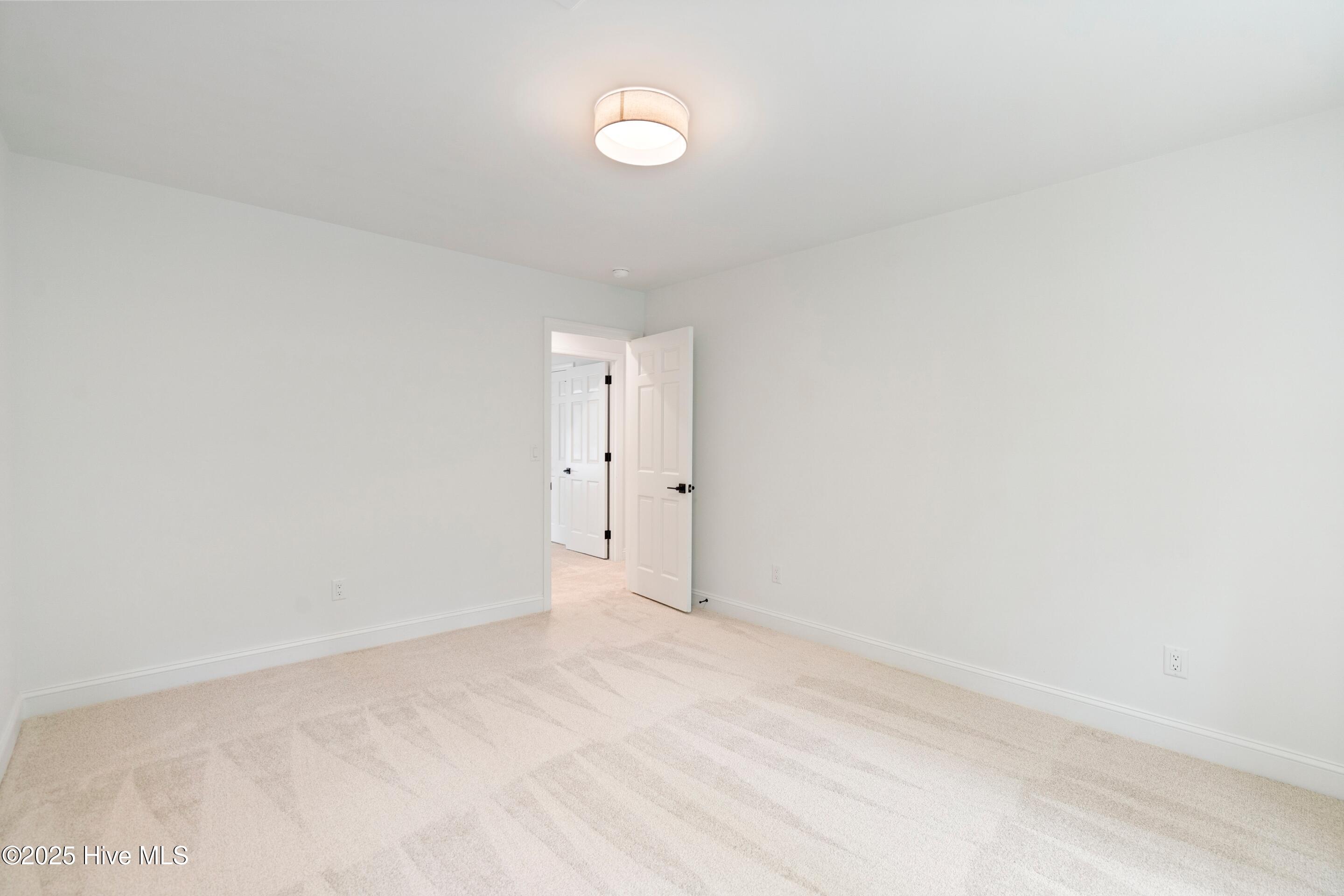 100530260 | Photo 24