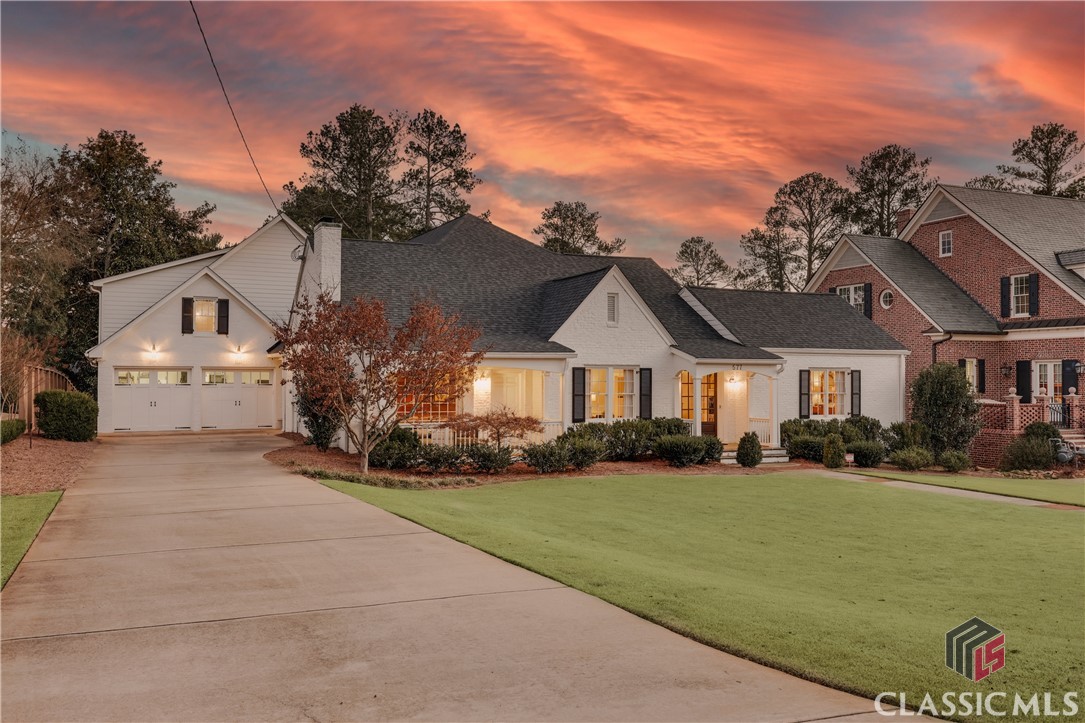 577 Cloverhurst Avenue W