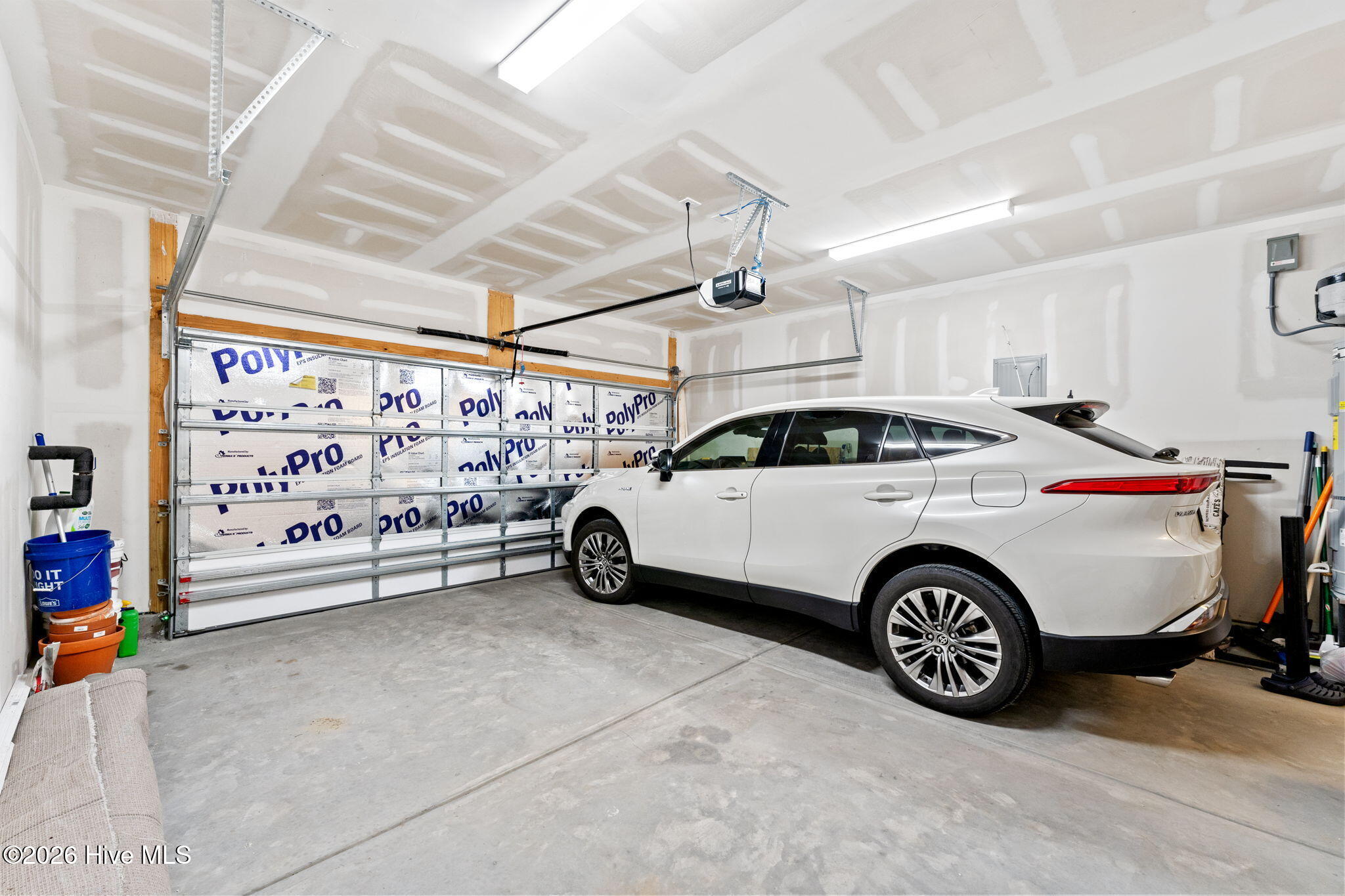 100566153 | Photo 34