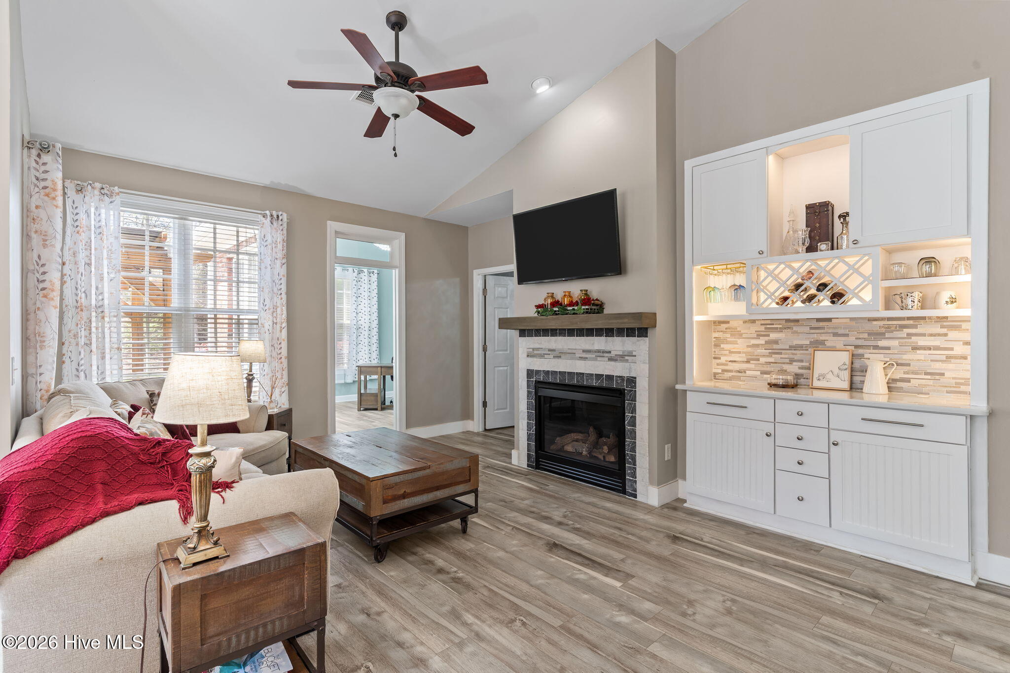 100562744 | Photo 15