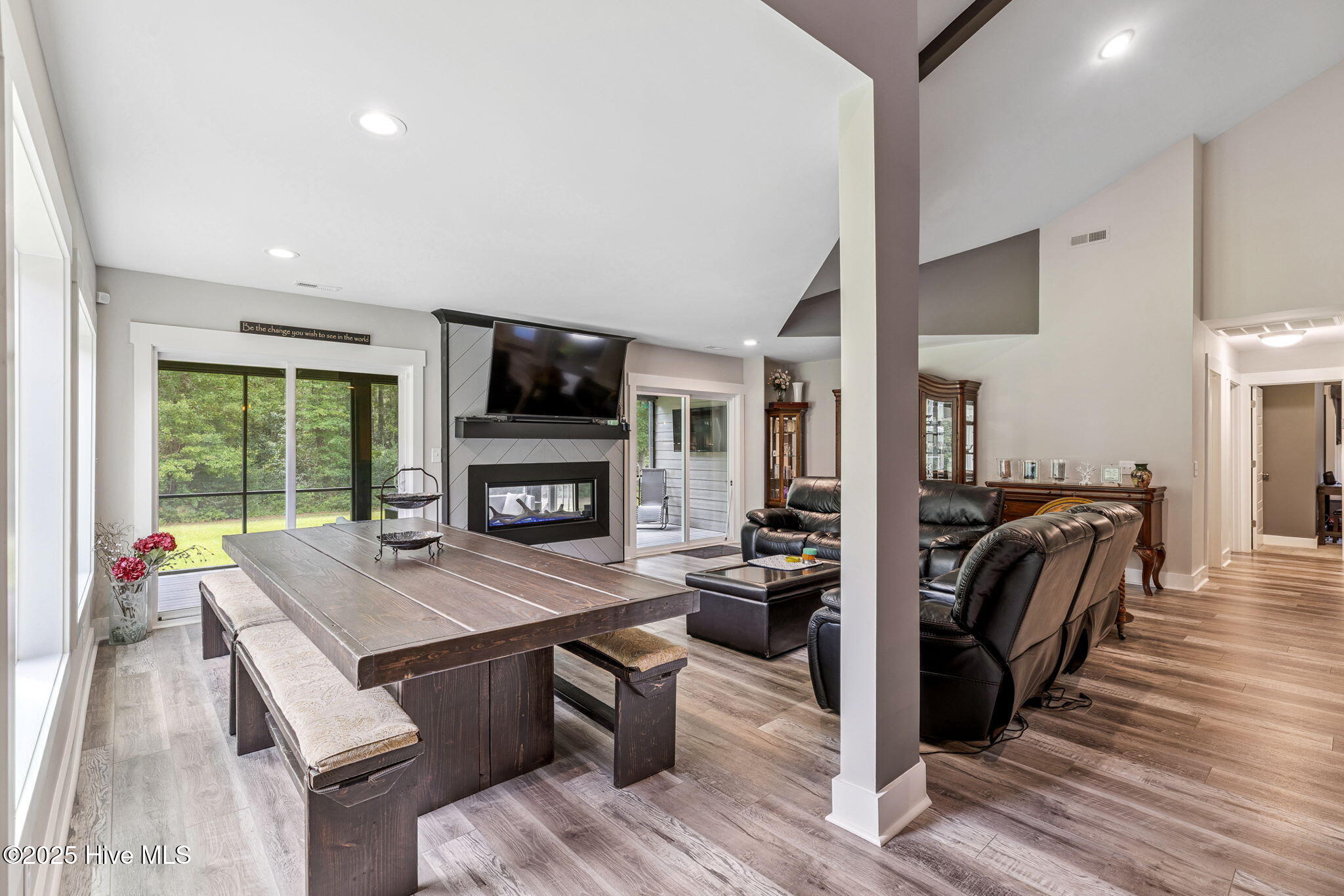 100520398 | Photo 21