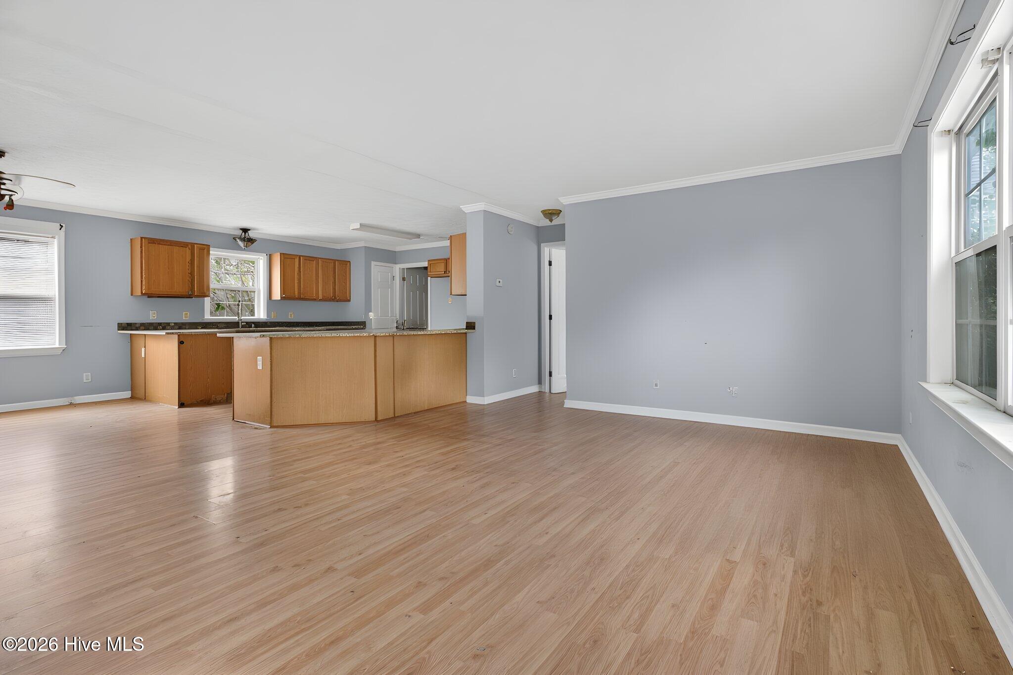 100570650 | Photo 13