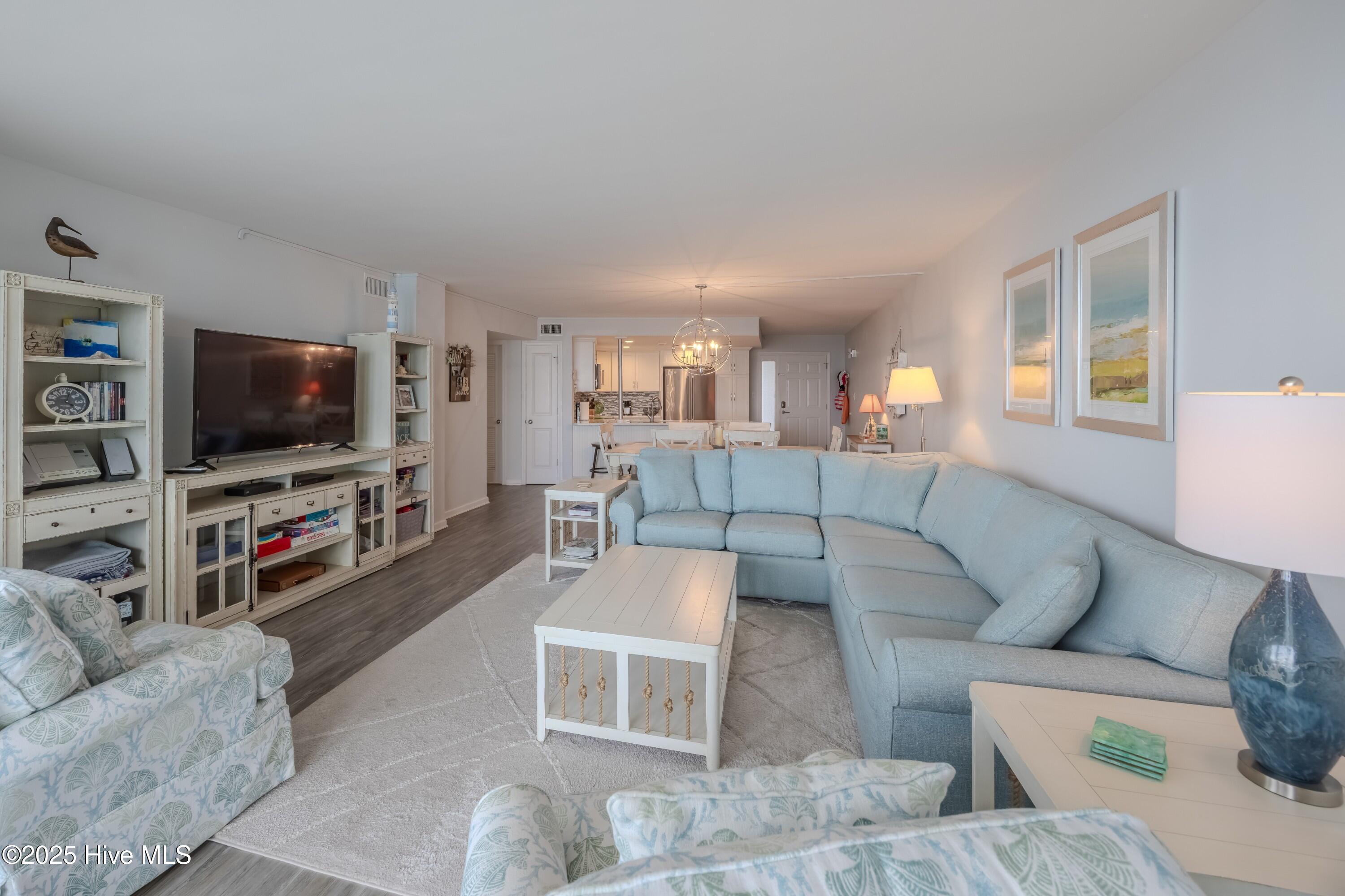 100520081 | Photo 10