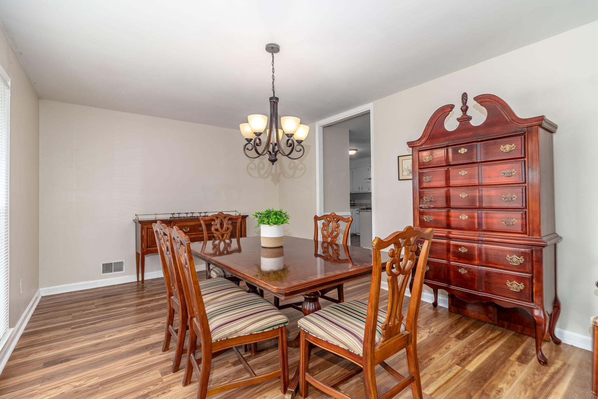 8-web-or-mls-105 DRESDEN DR A©--15