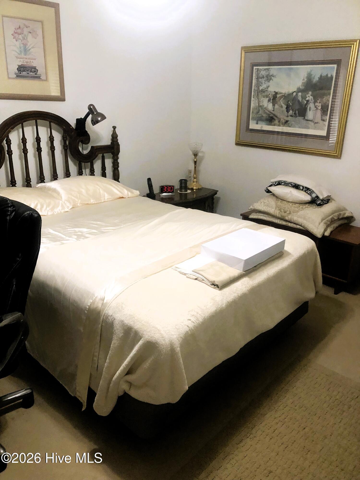 all bedrooms on upper level