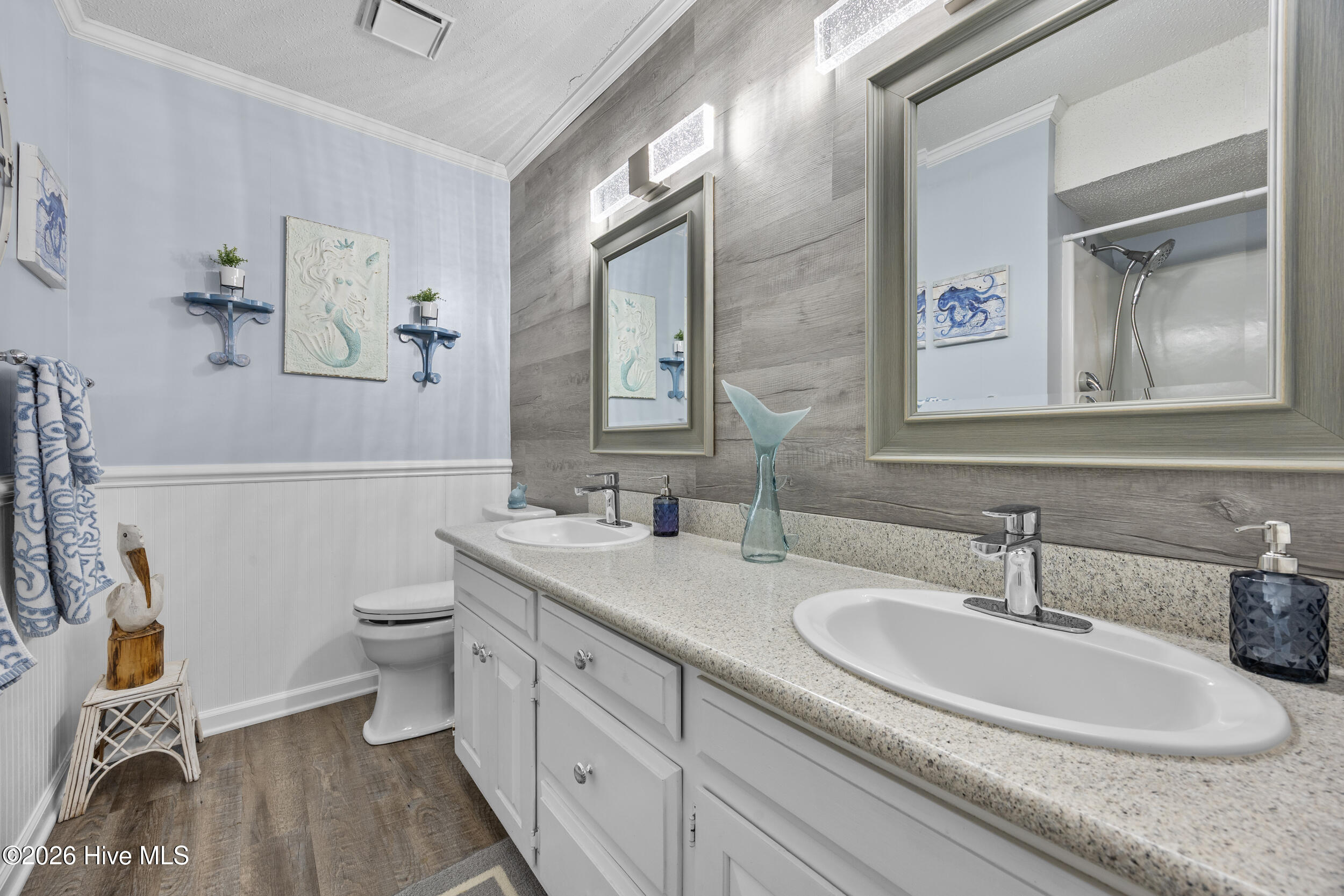 100554399 | Photo 33