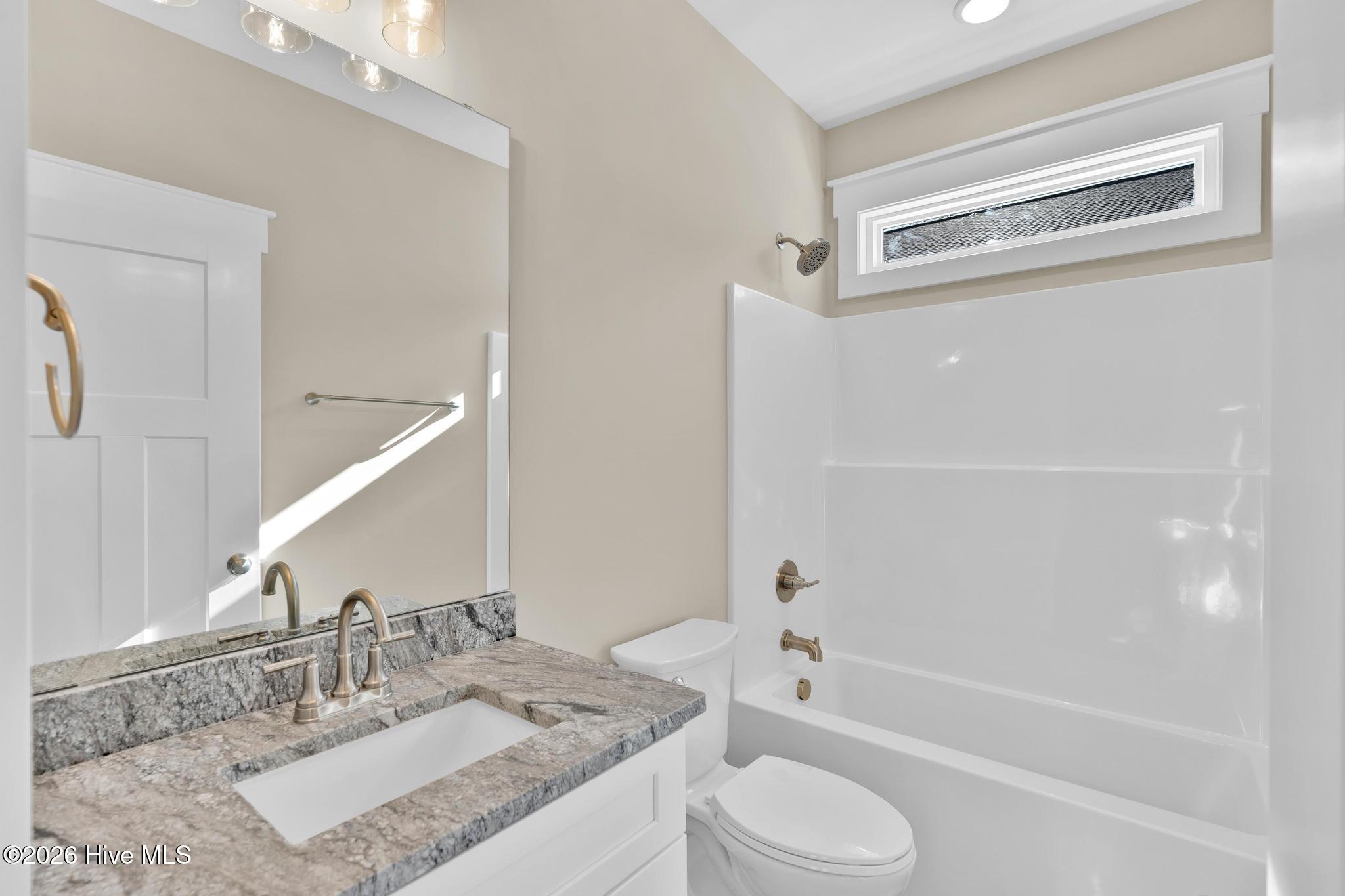 100547277 | Photo 28