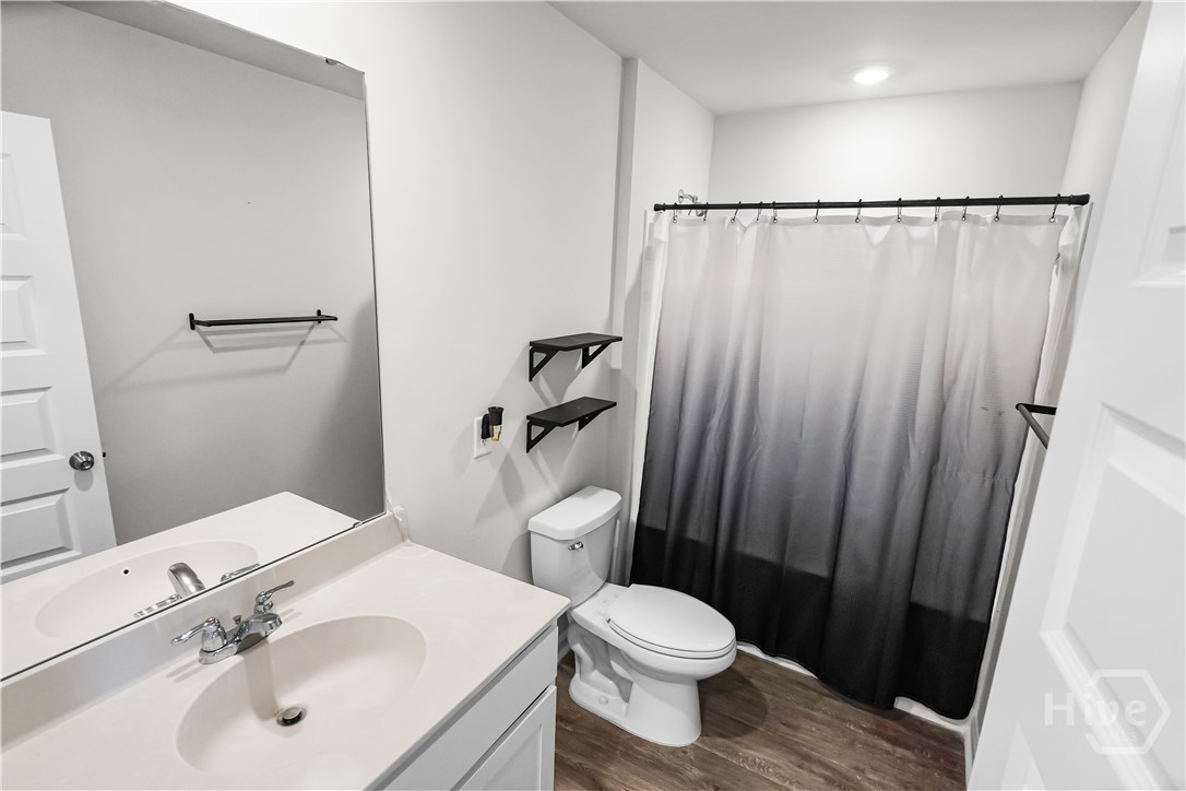 Upstairs Full Bathrom
