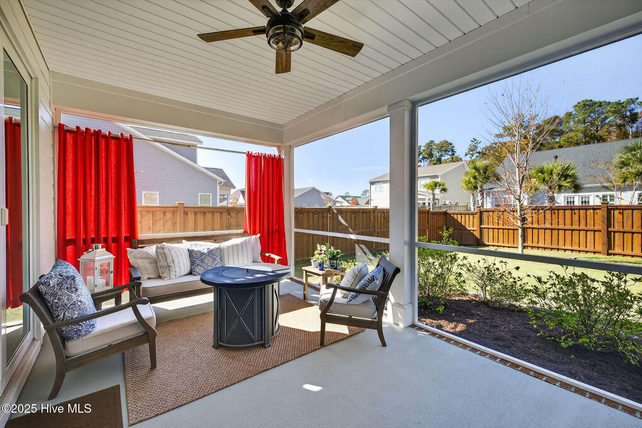 100541568 | Photo 42