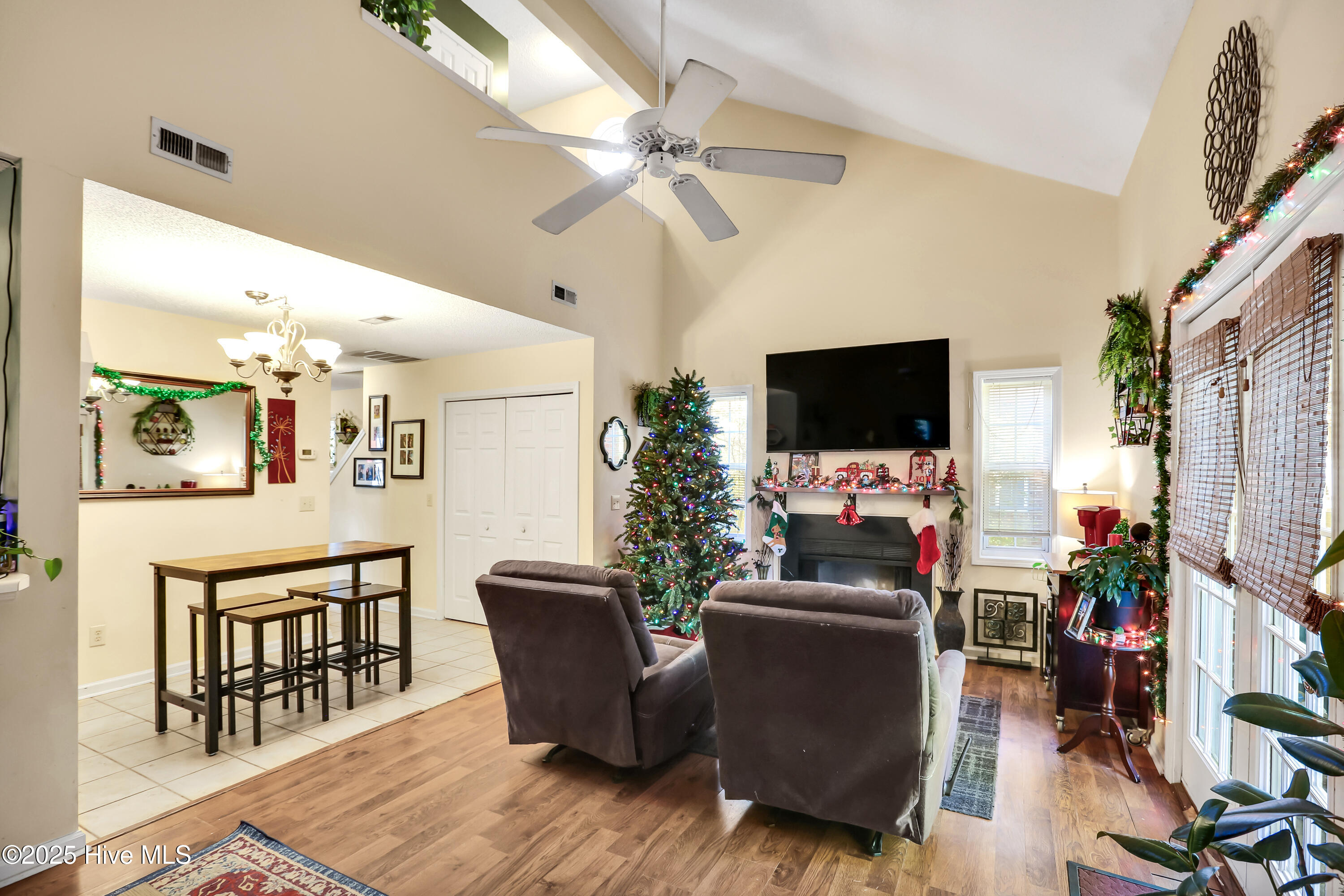 100543094 | Photo 17