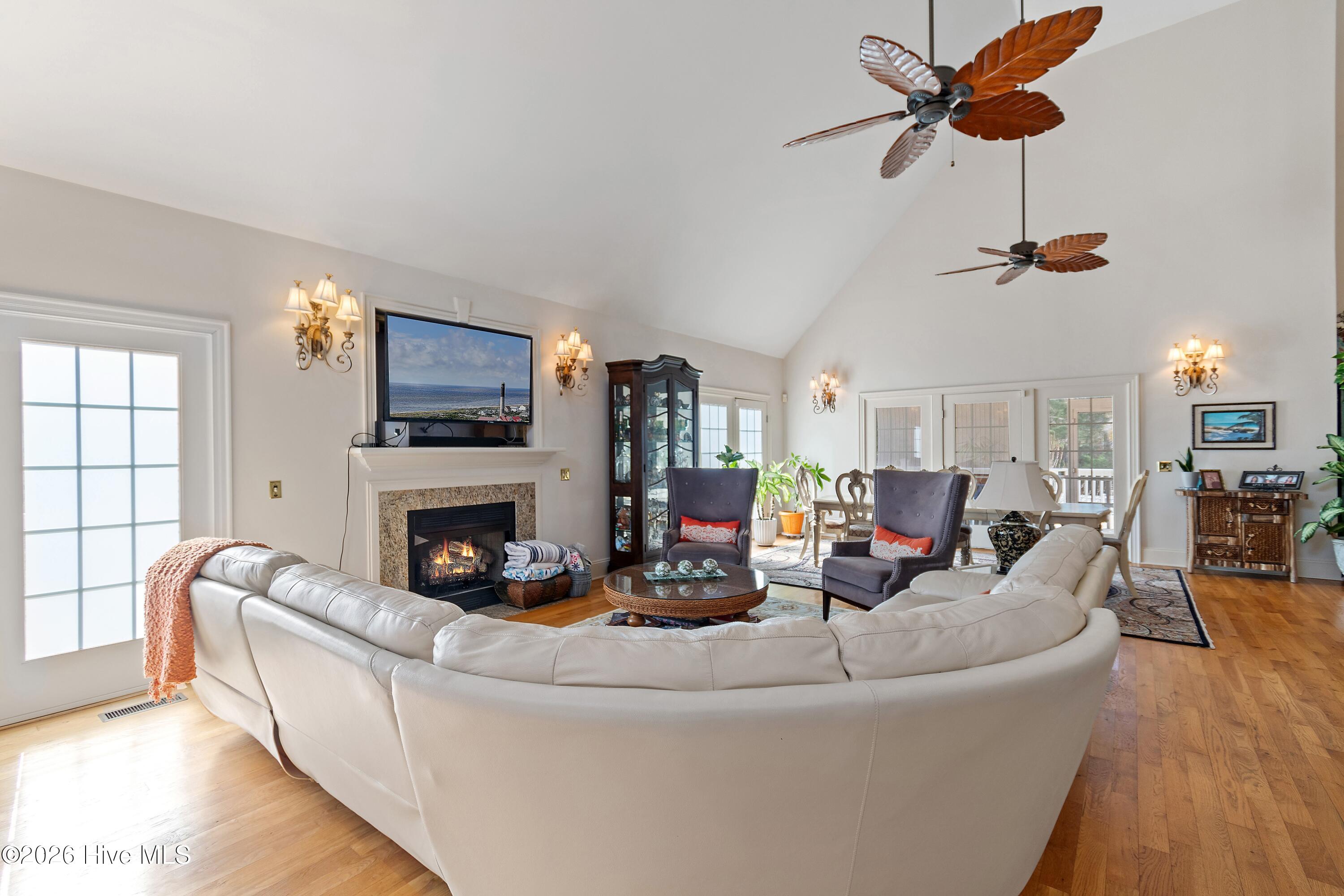 100559303 | Photo 25