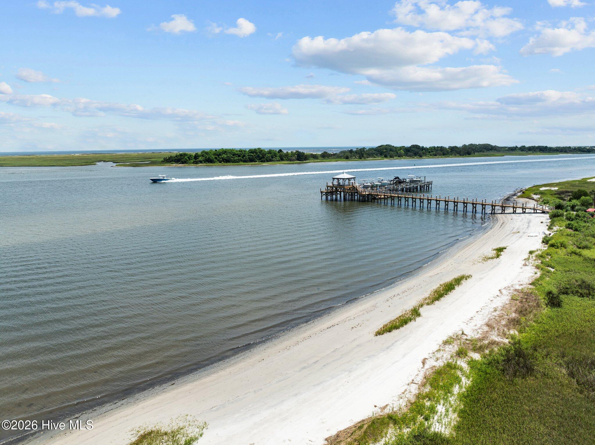 100551826 | Photo 92