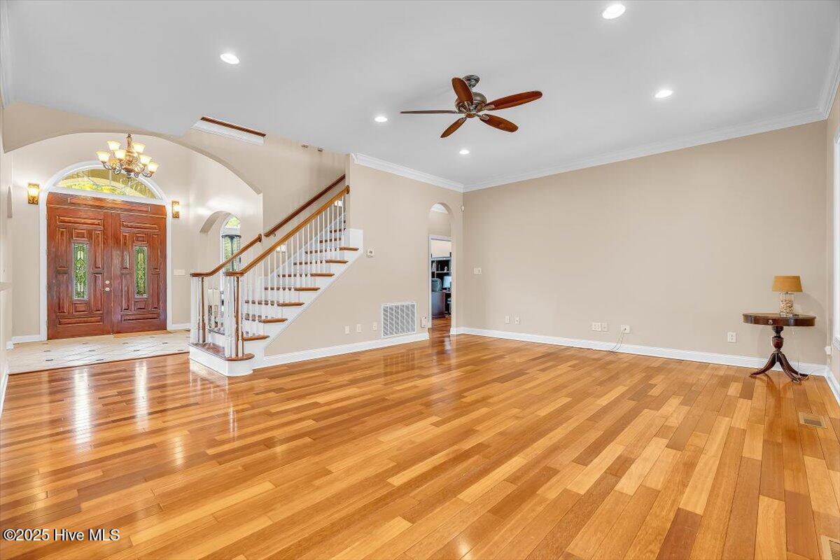 100534566 | Photo 43