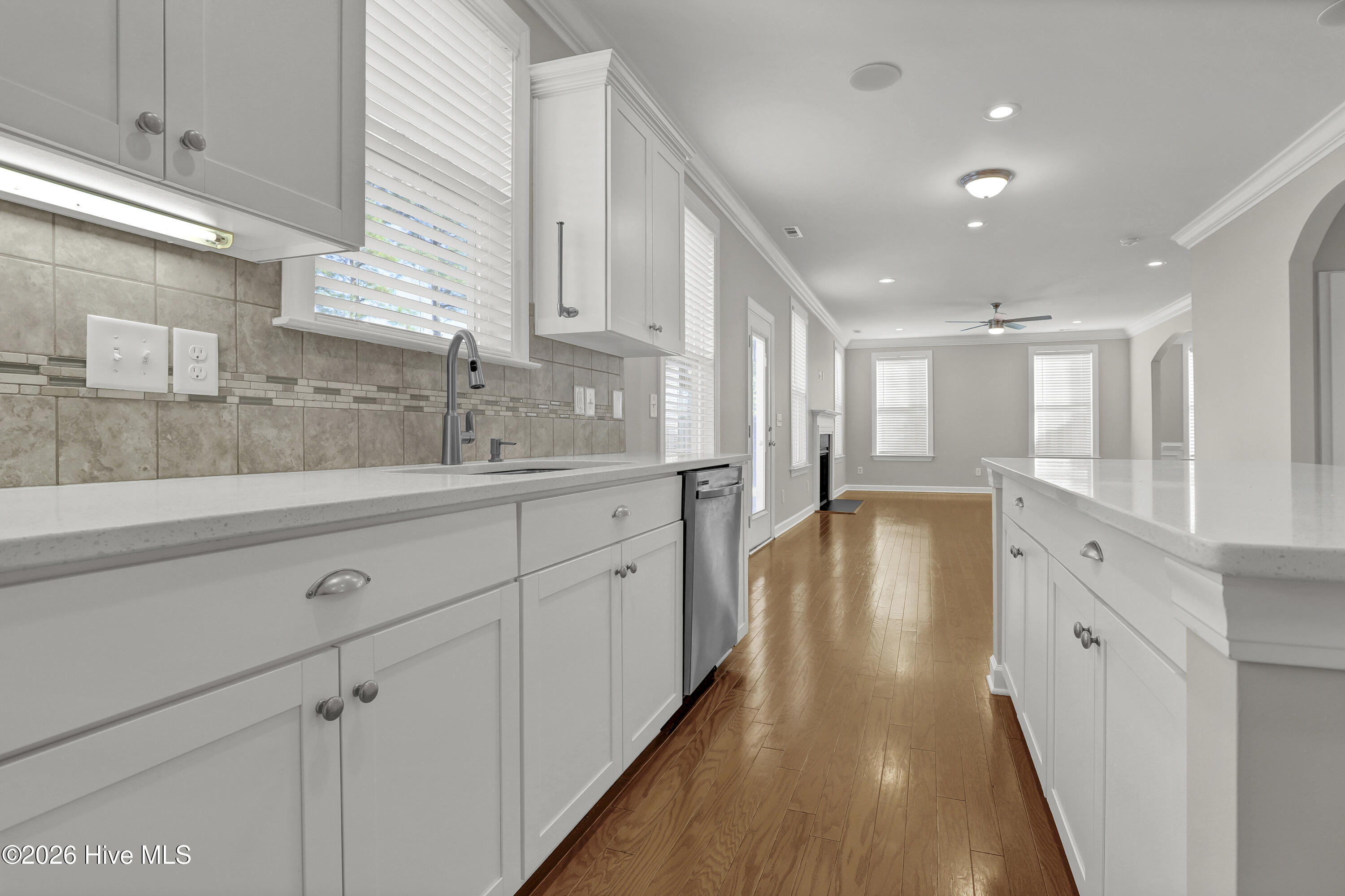 100550895 | Photo 16