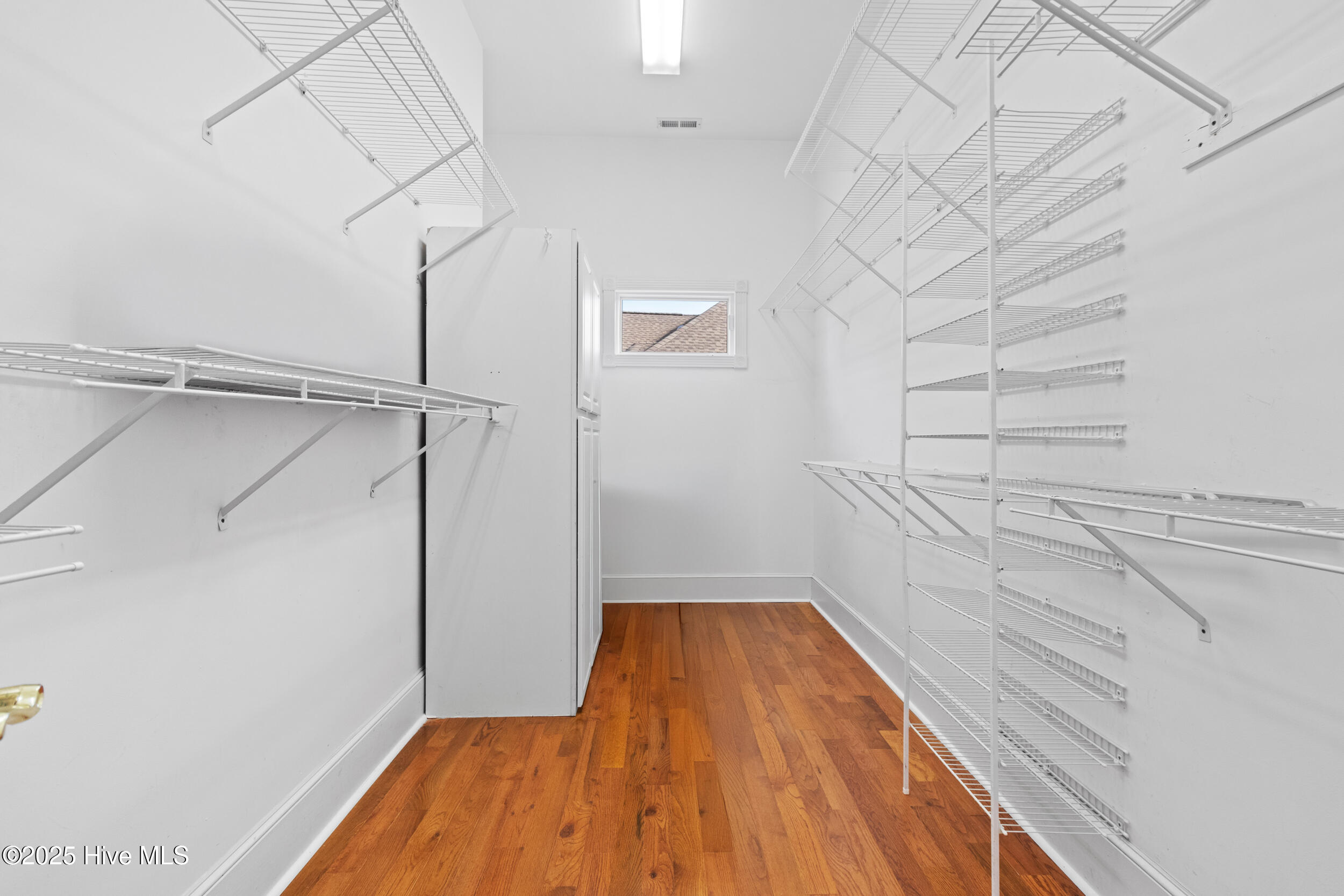 100531940 | Photo 24