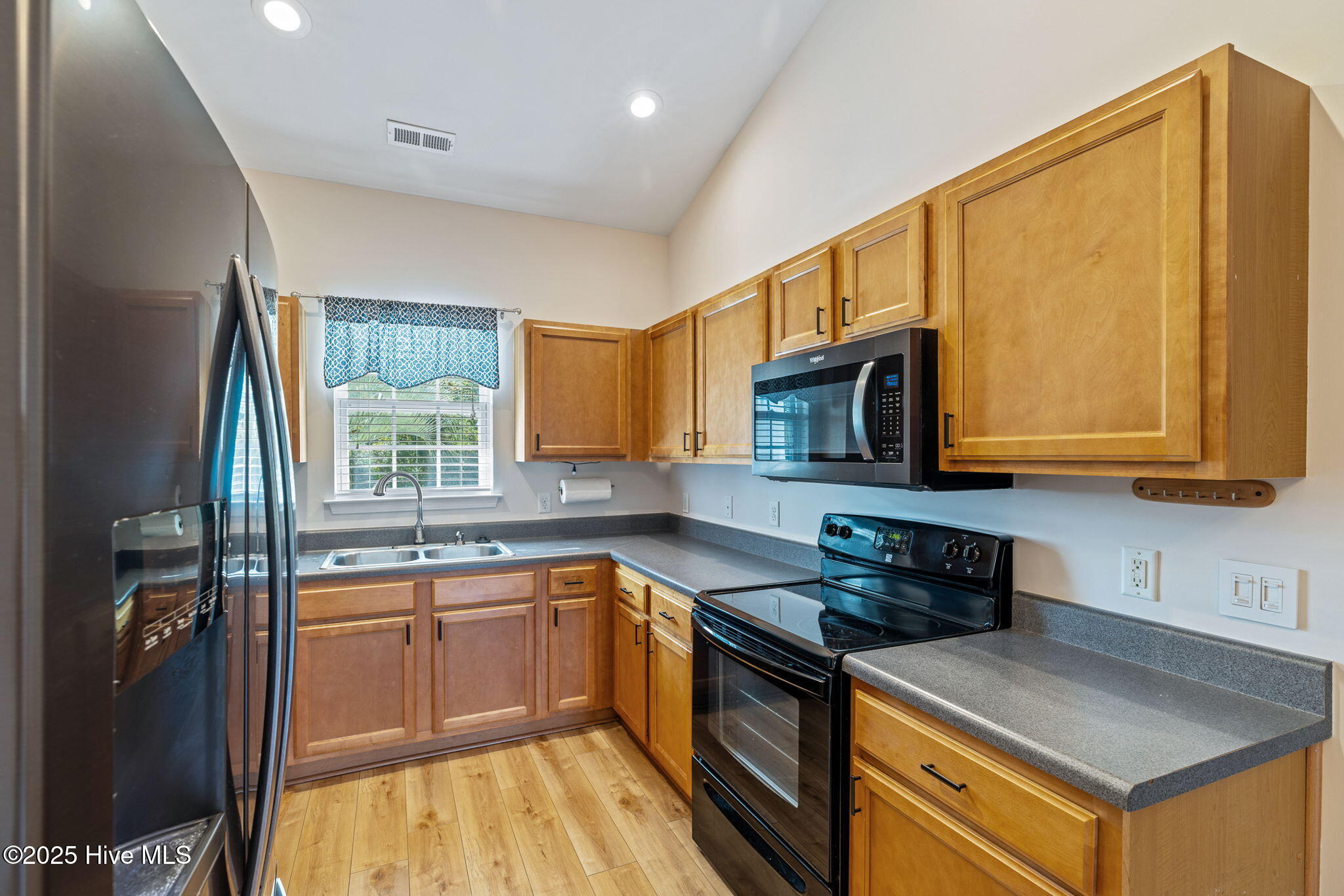 100542041 | Photo 12