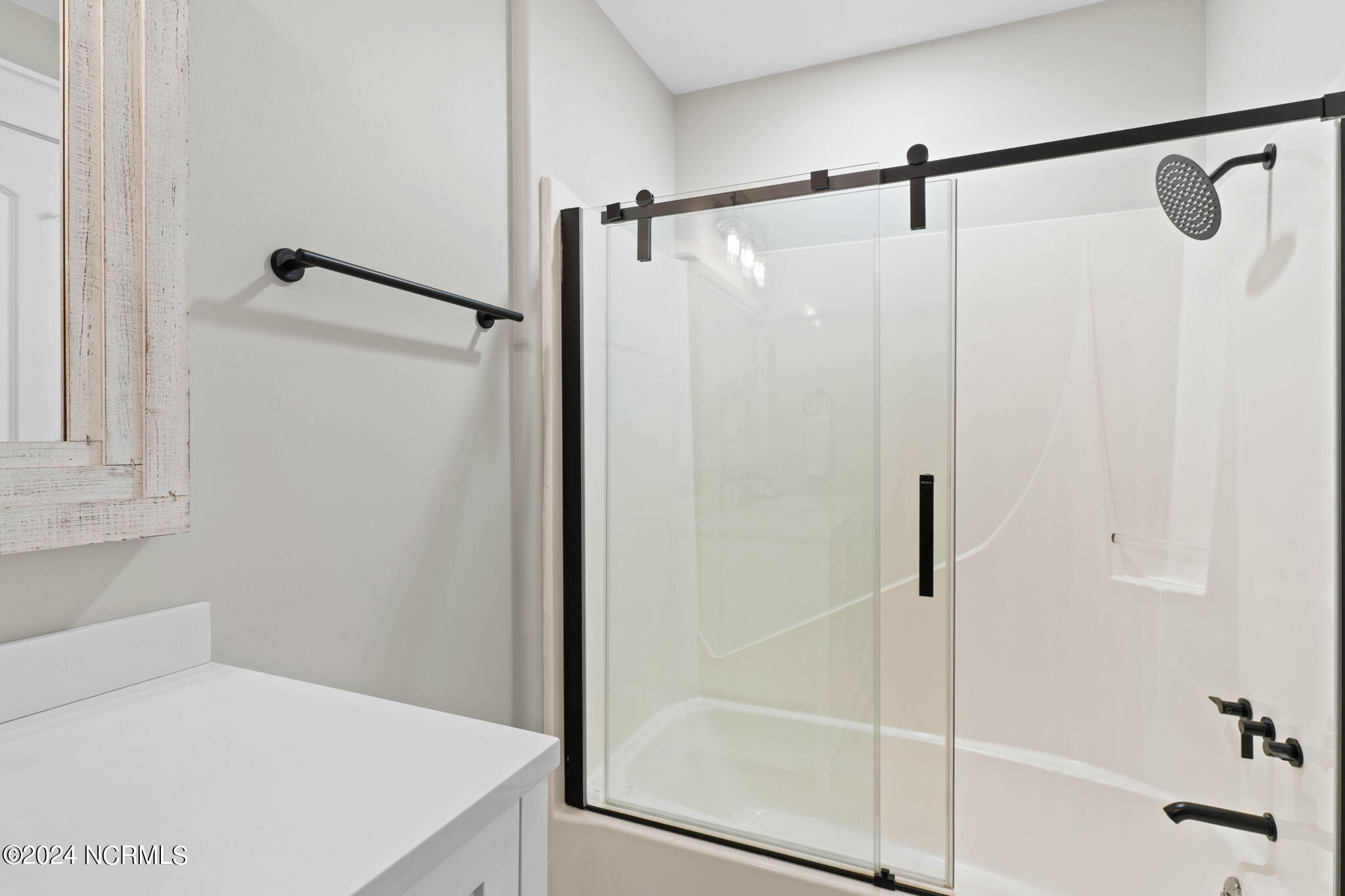 100464984 | Photo 49