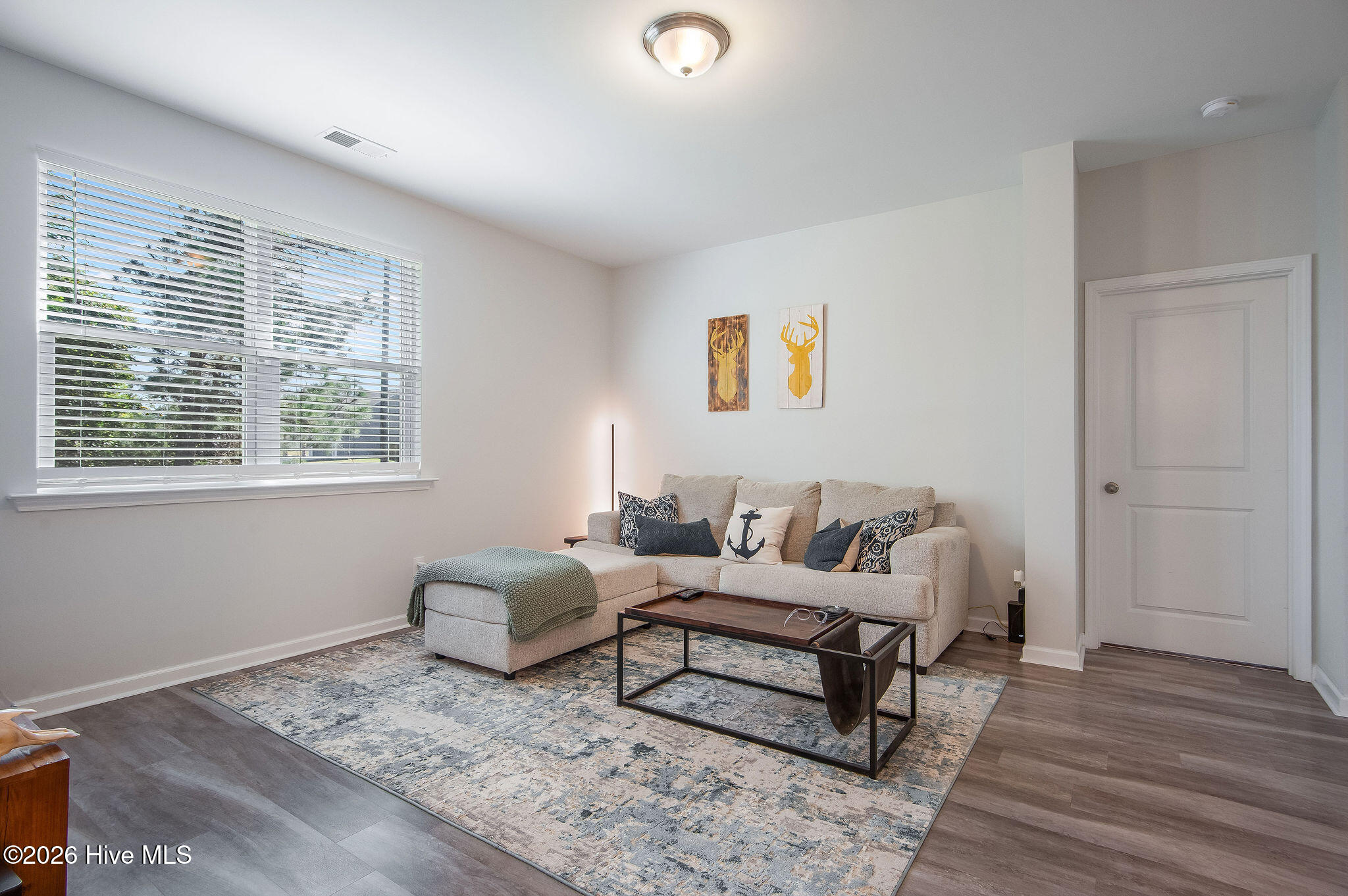 100562701 | Photo 23