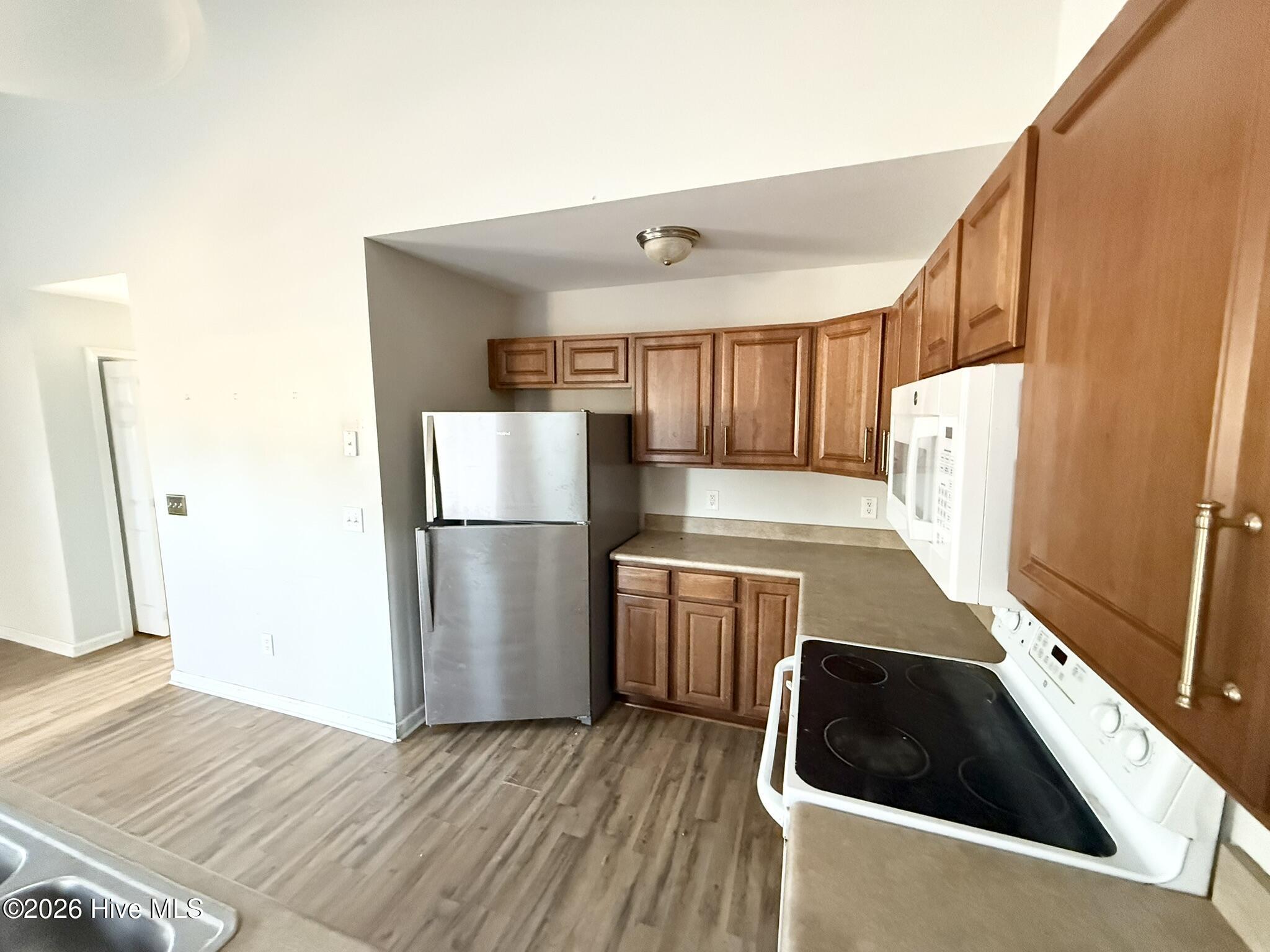 100547385 | Photo 14