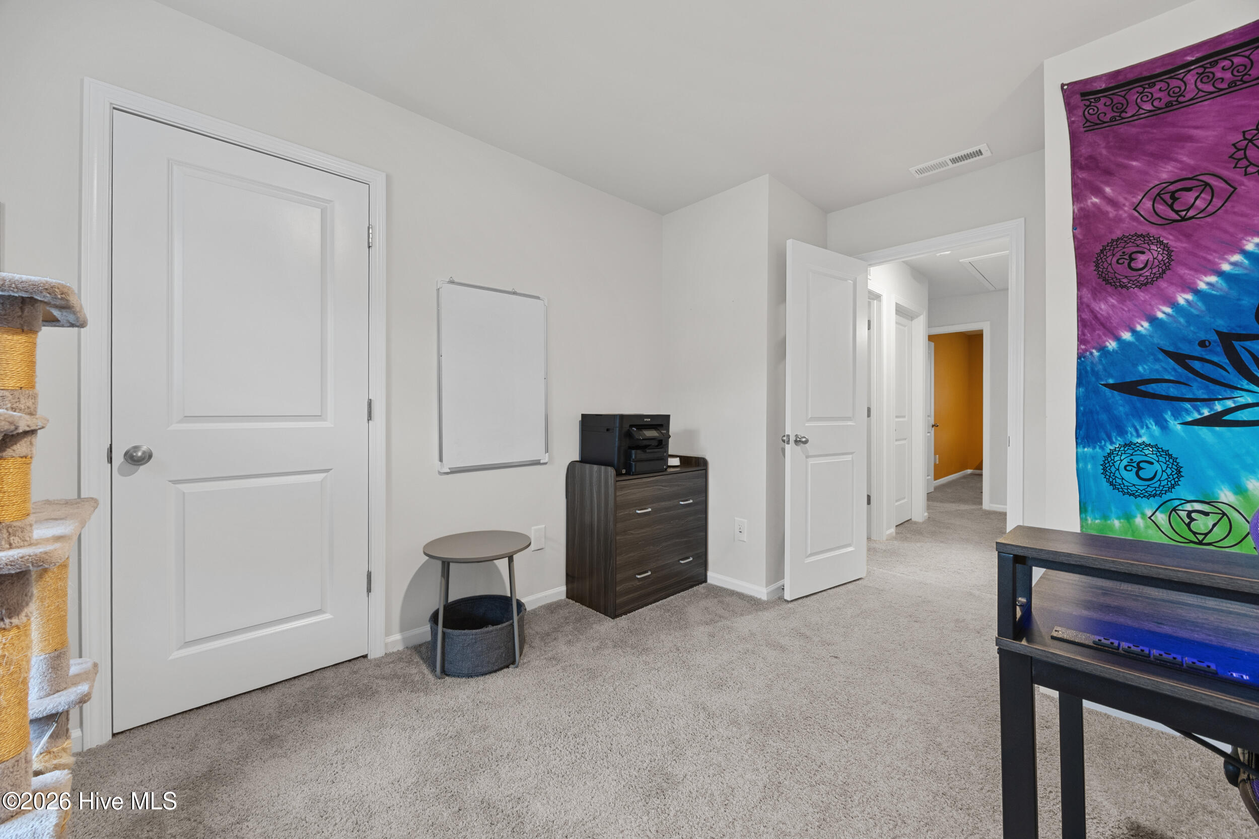 100561972 | Photo 36