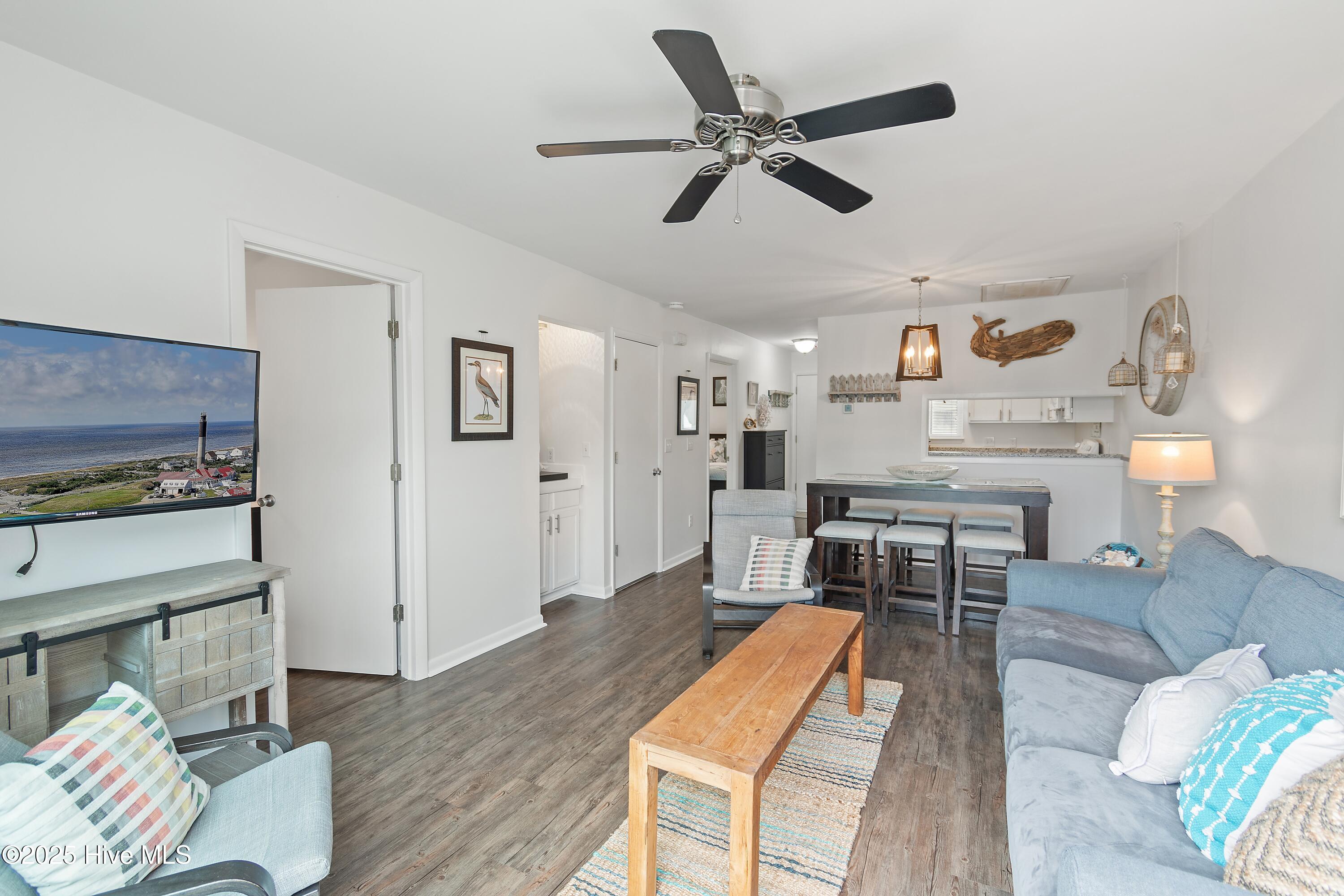 100533789 | Photo 24