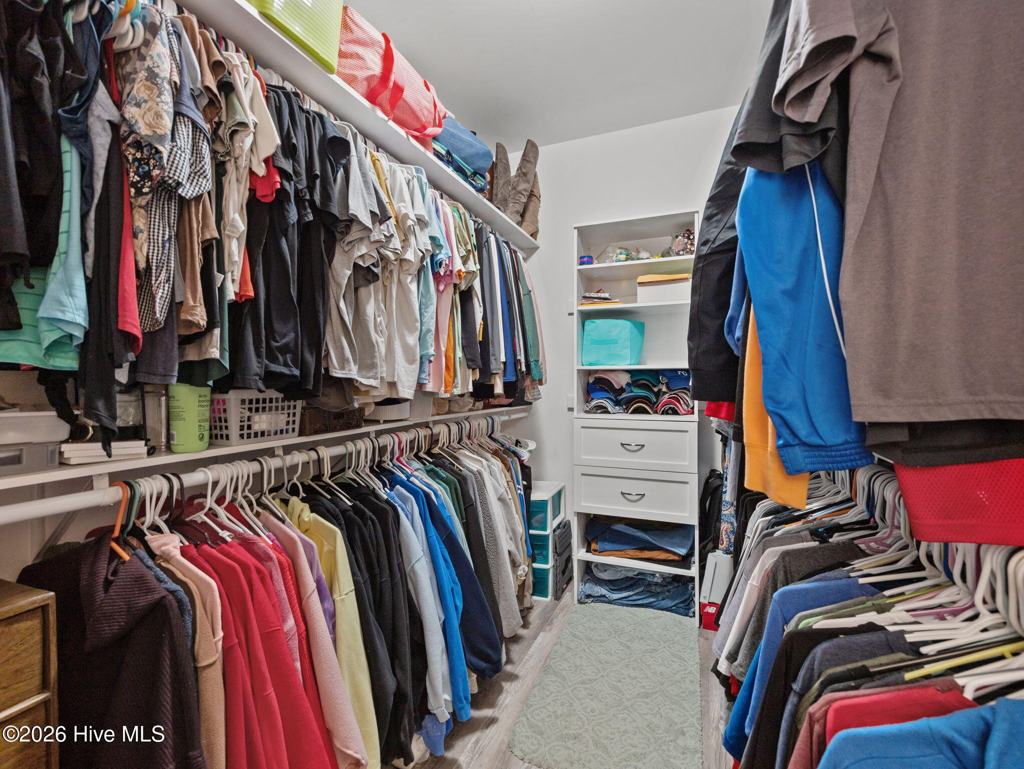 100564240 | Photo 28