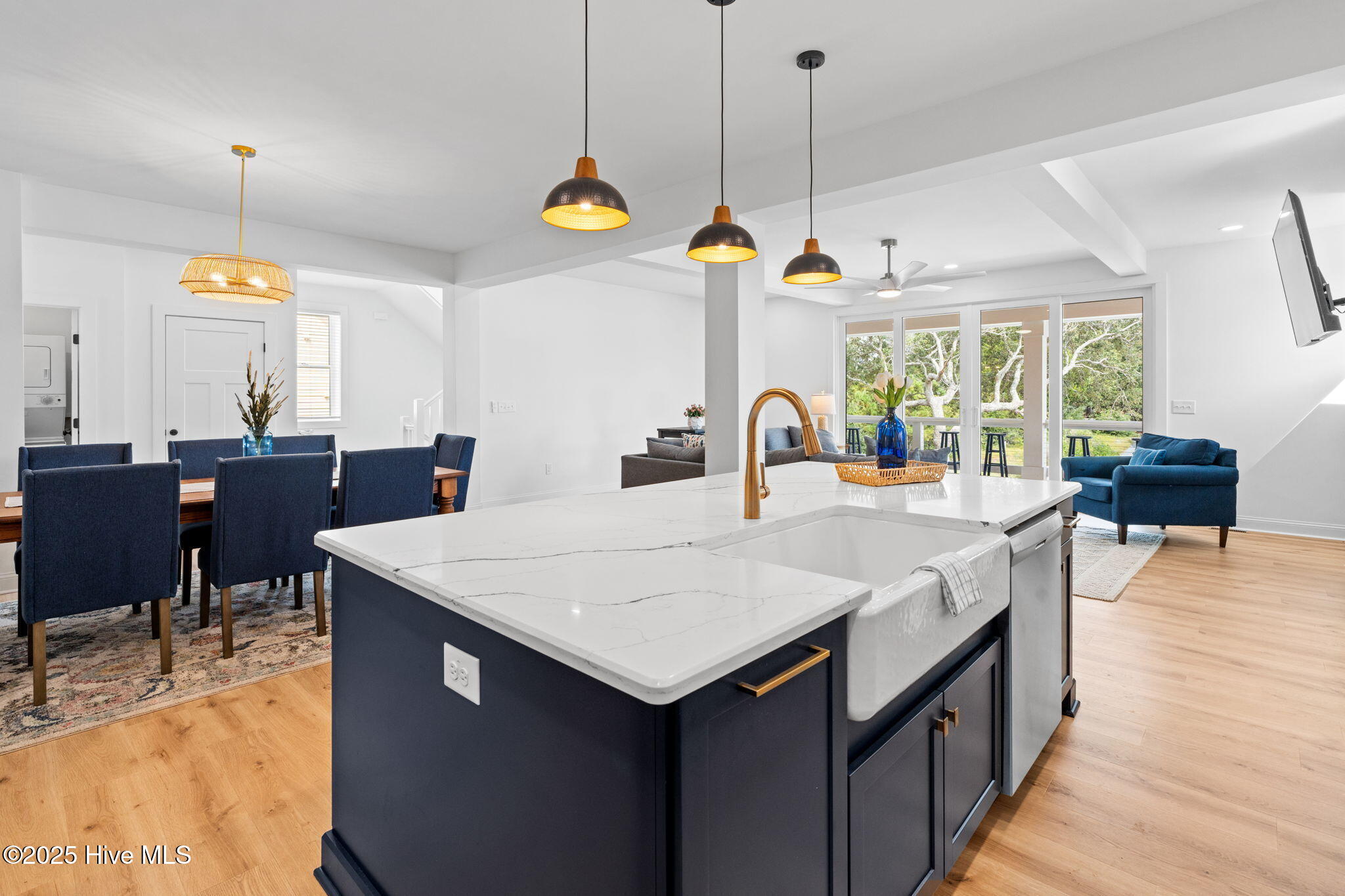 100548634 | Photo 20