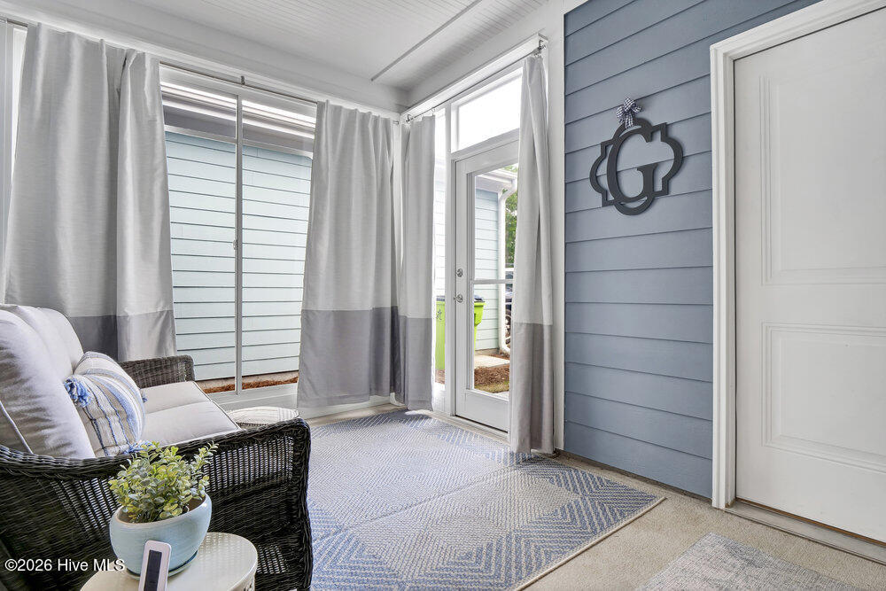 100558129 | Photo 46