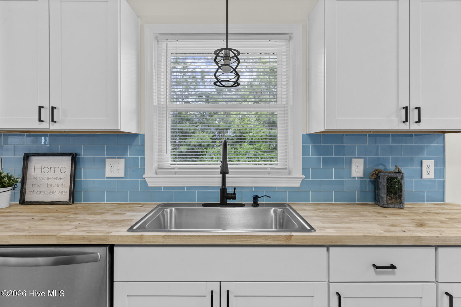 100563148 | Photo 12