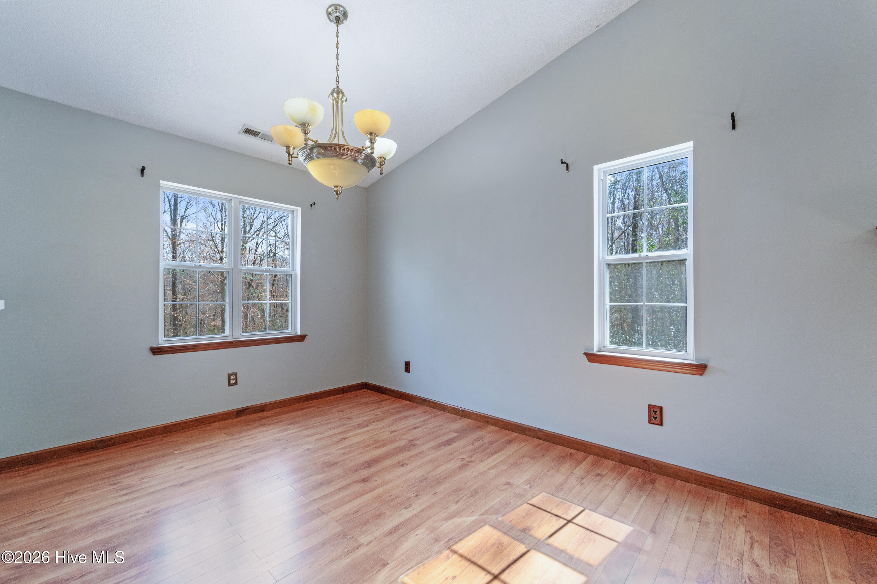 100557968 | Photo 17