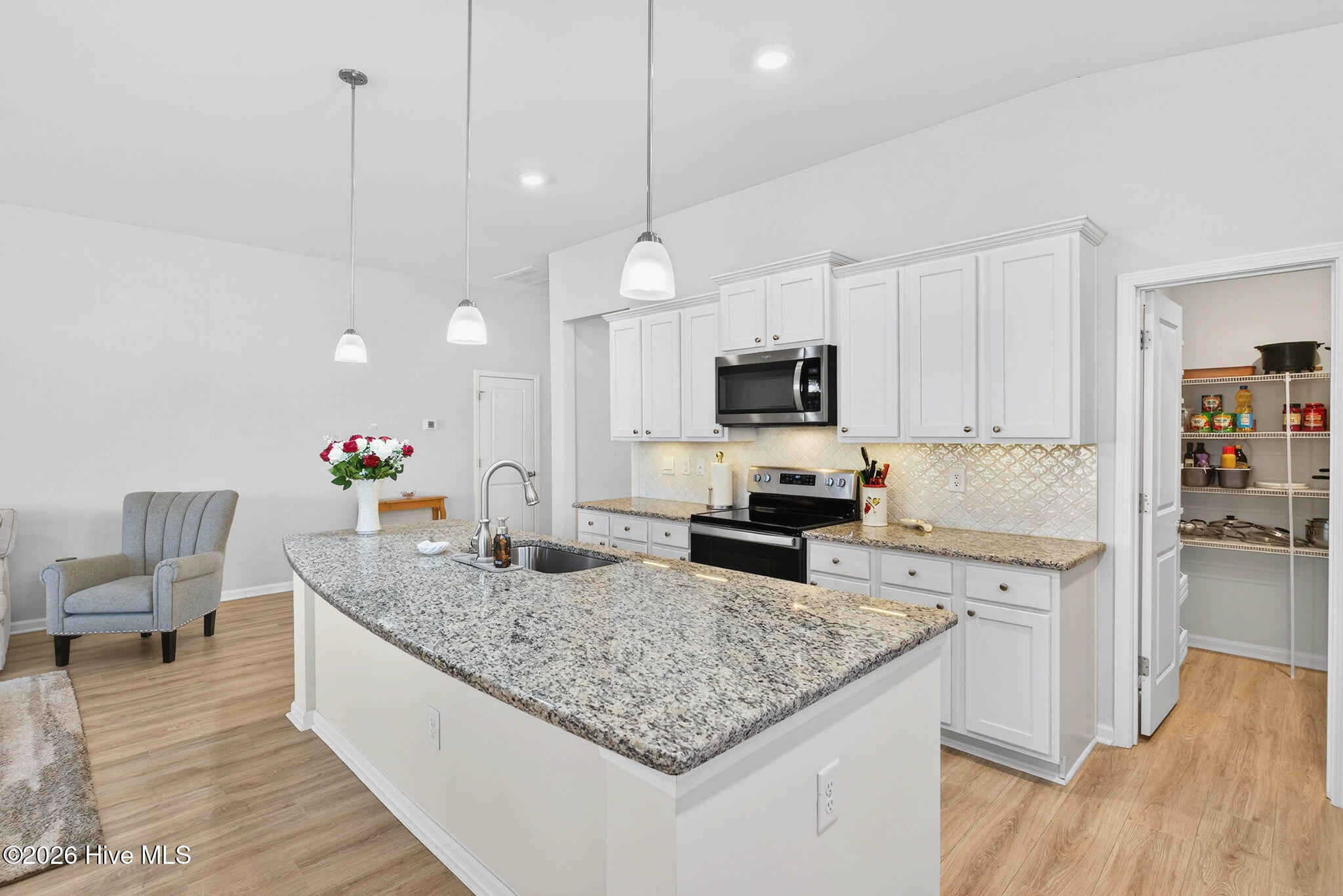 100555418 | Photo 10