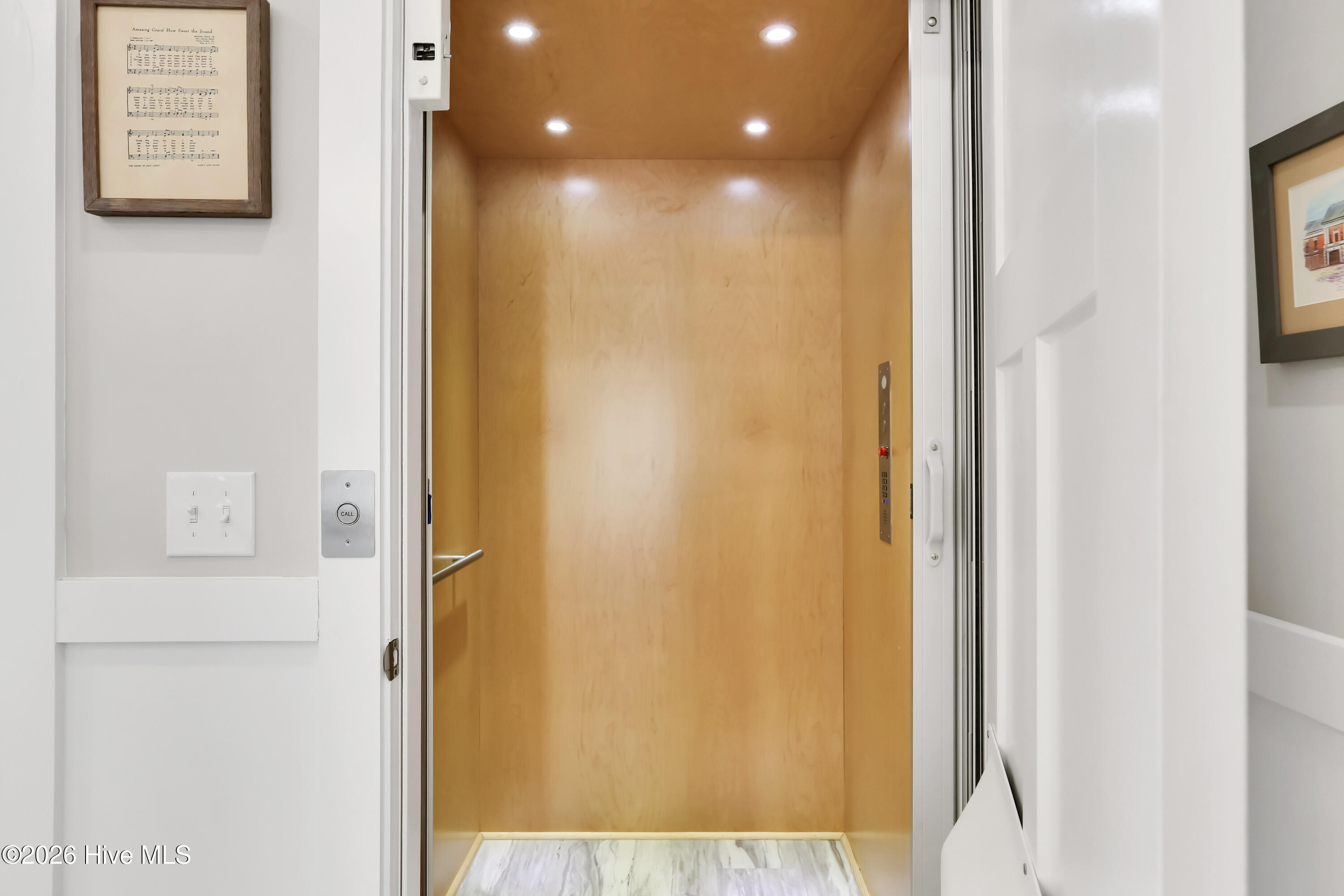 100564163 | Photo 15