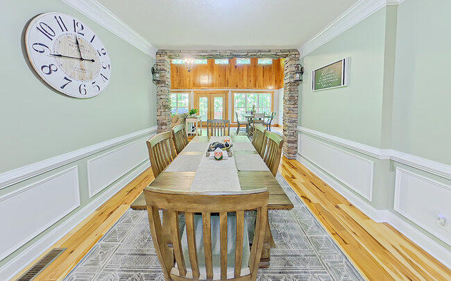 028_20-dining_room_28