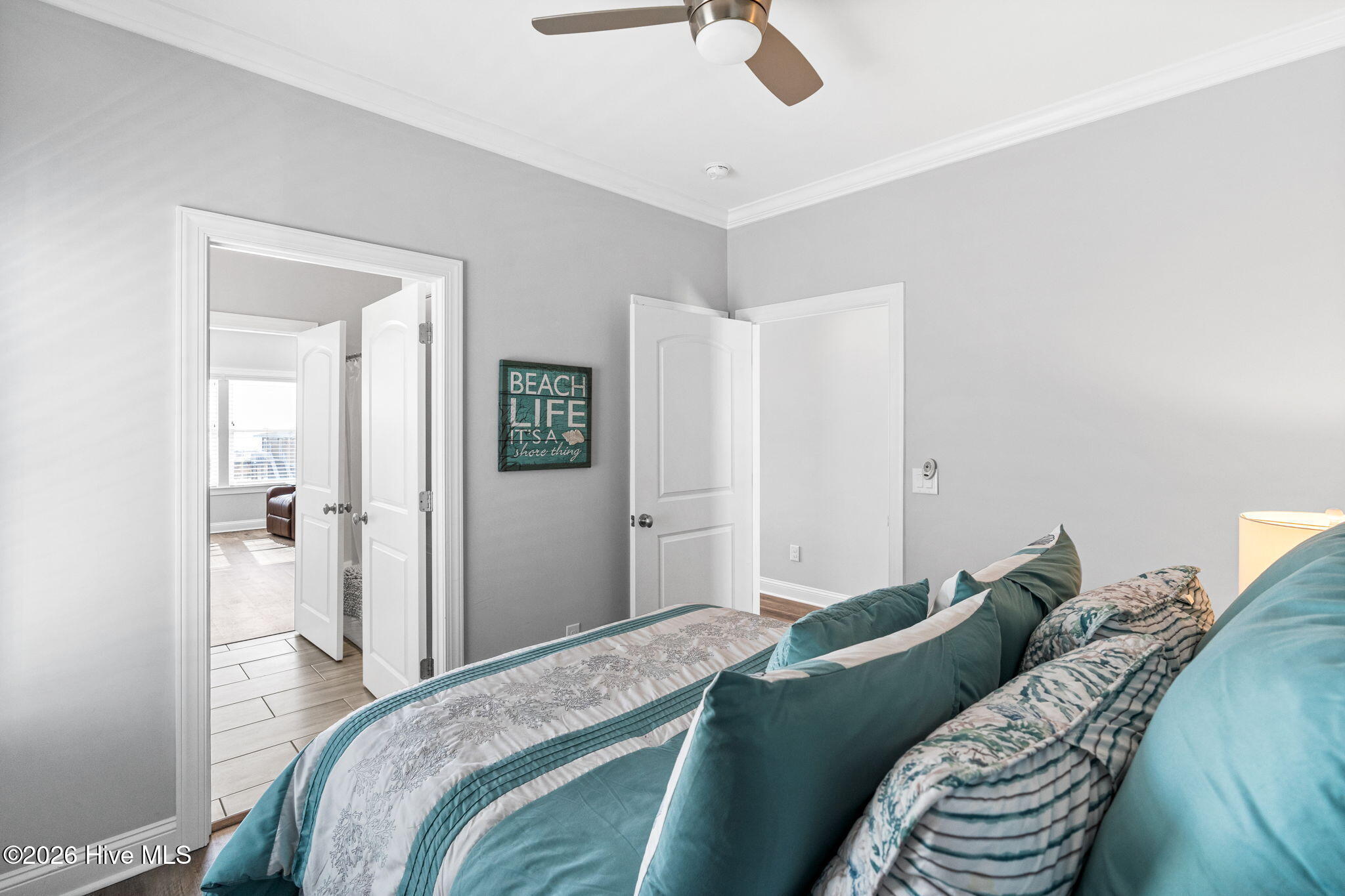 100555015 | Photo 41