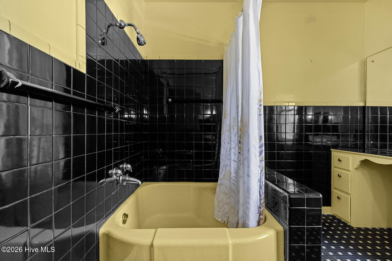 100557416 | Photo 51