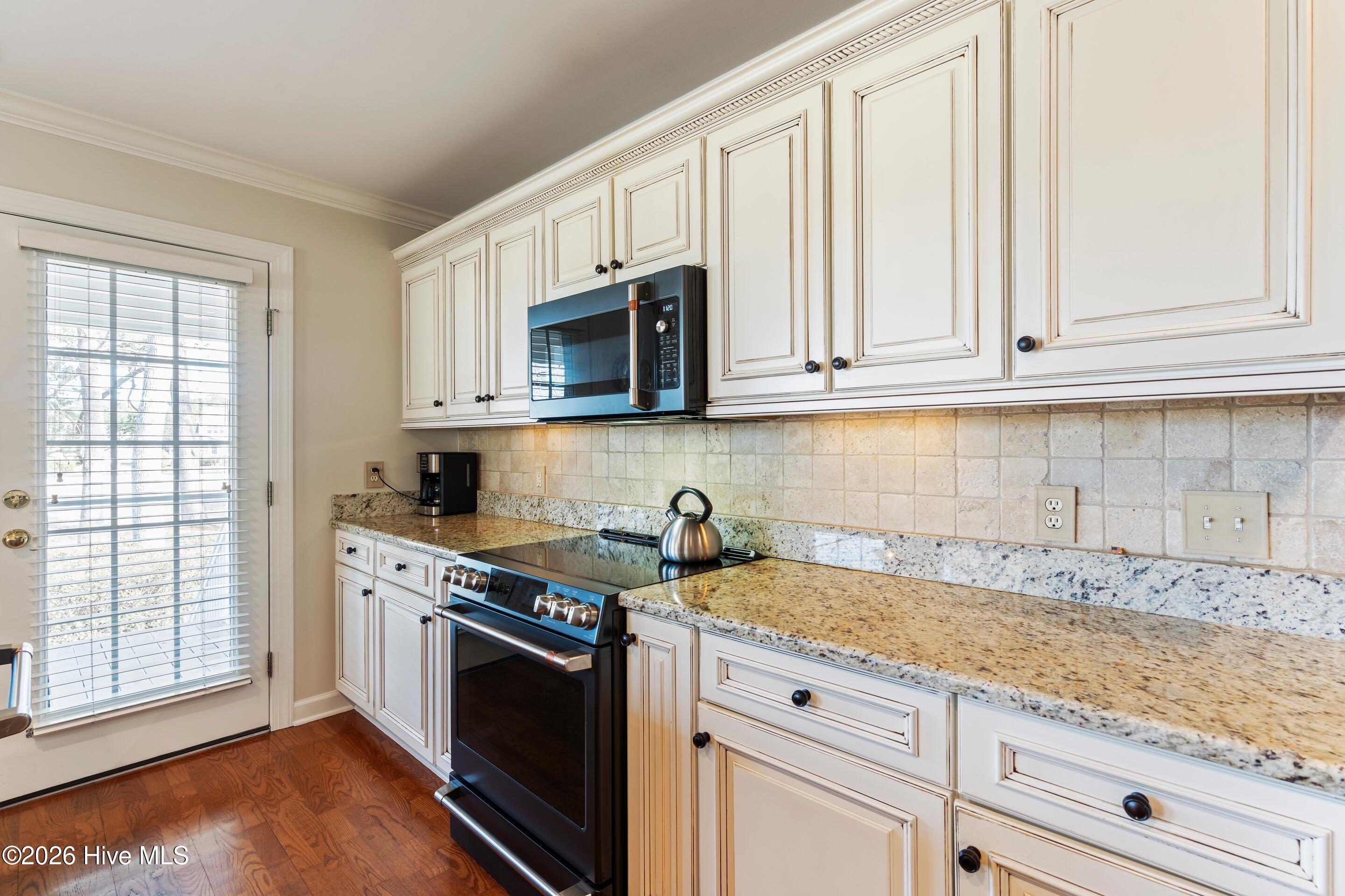 100549552 | Photo 25