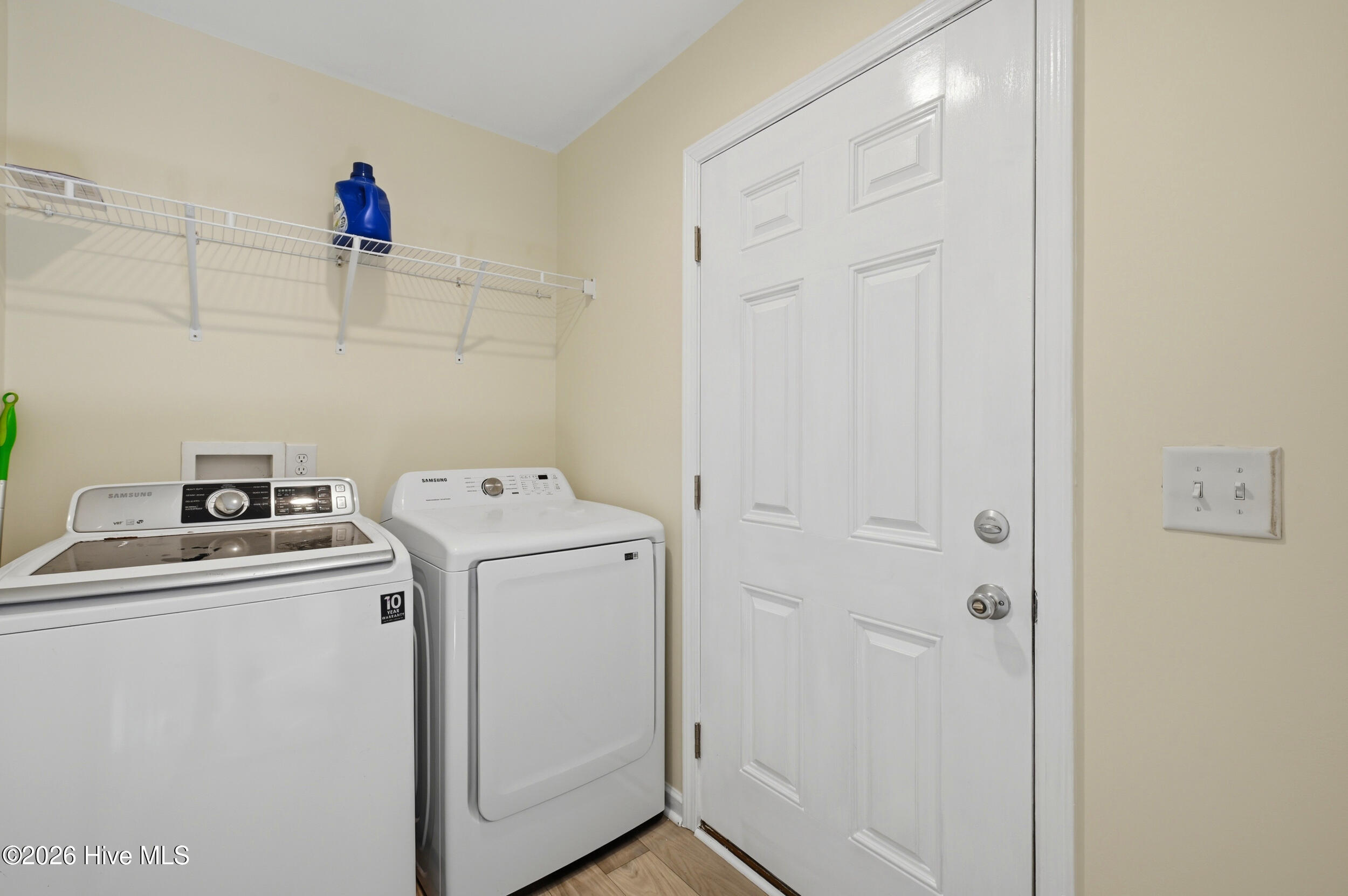 100561337 | Photo 23