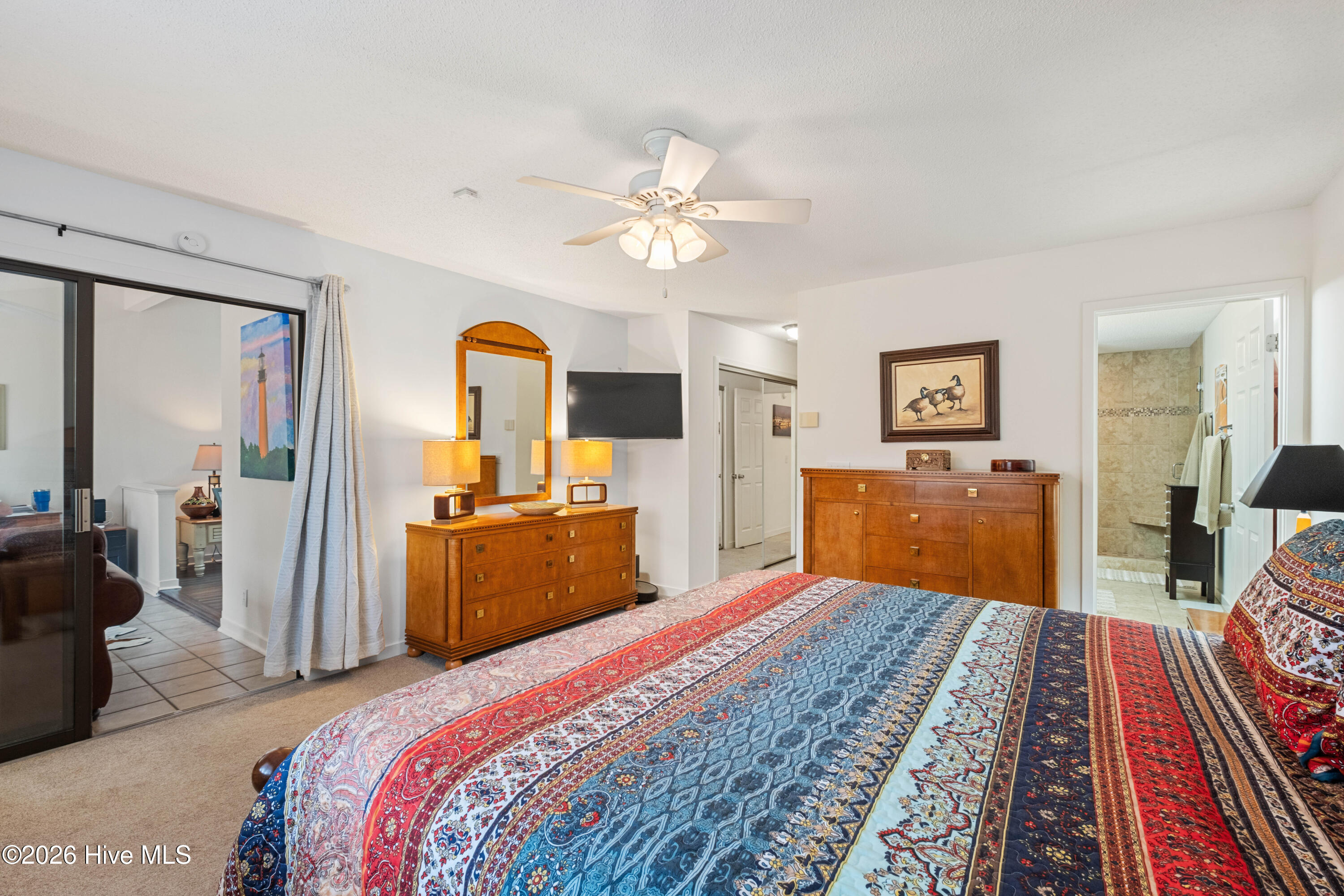 100560889 | Photo 25