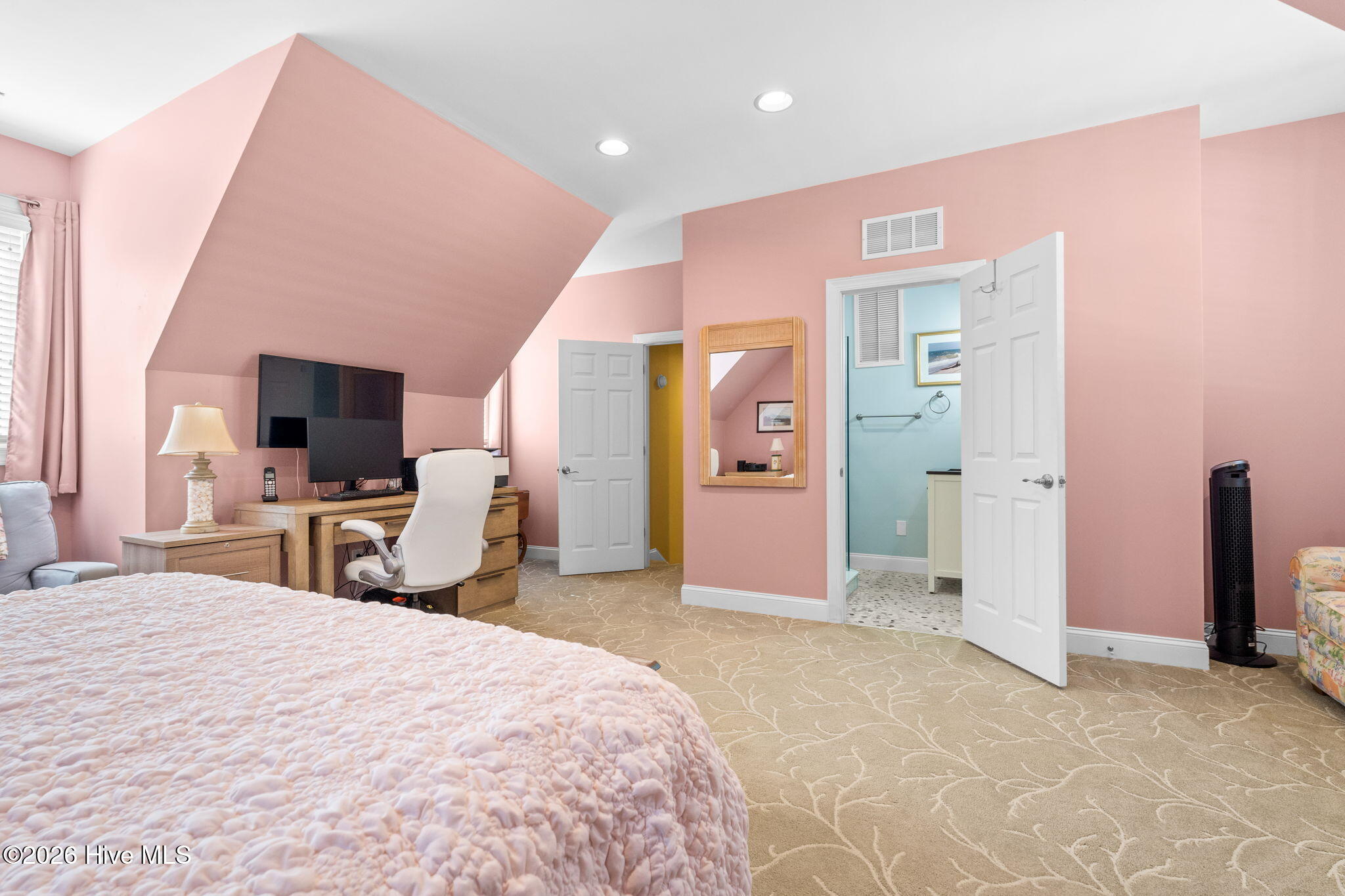 100563336 | Photo 41