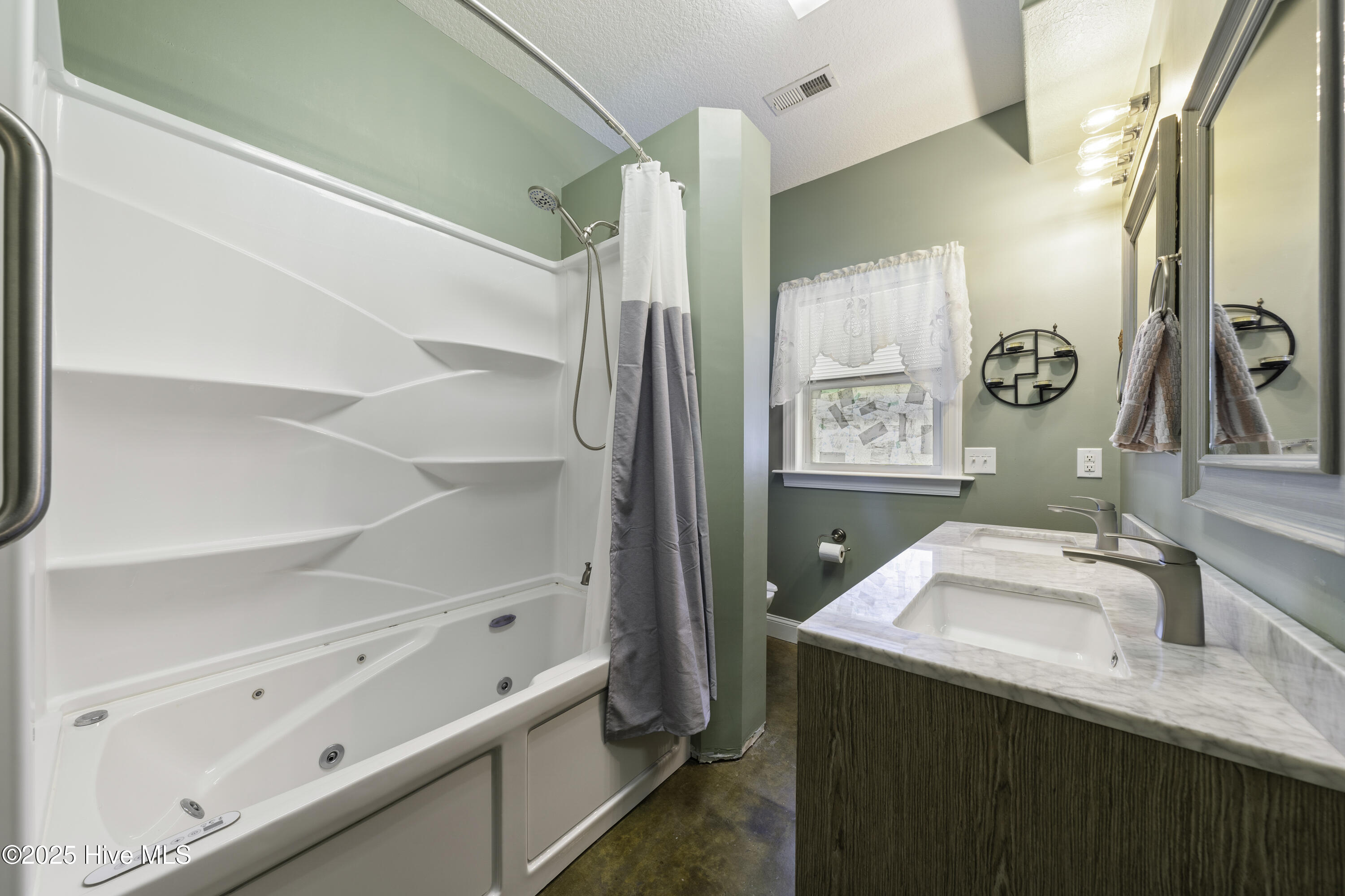 100487649 | Photo 38