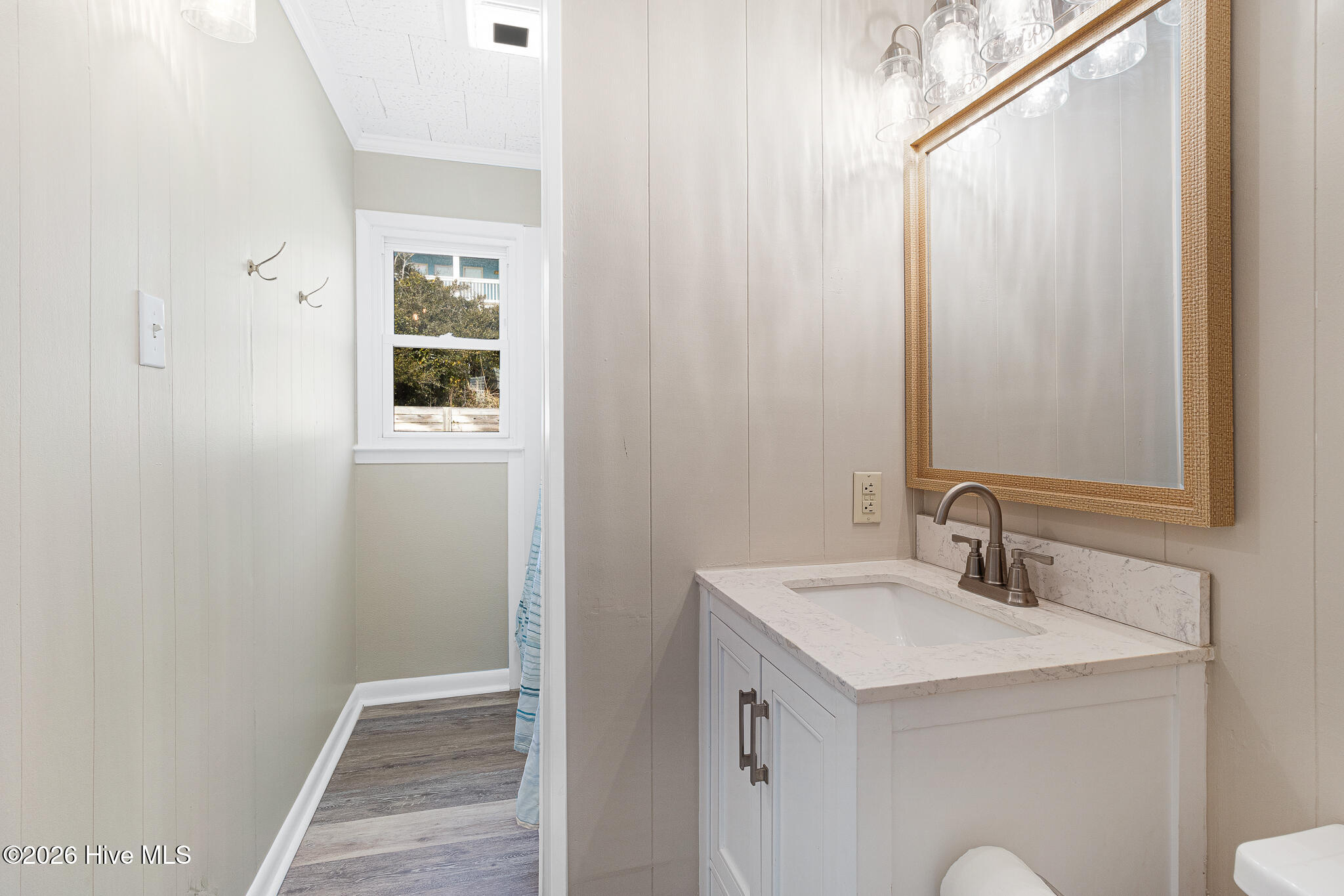 100553851 | Photo 36