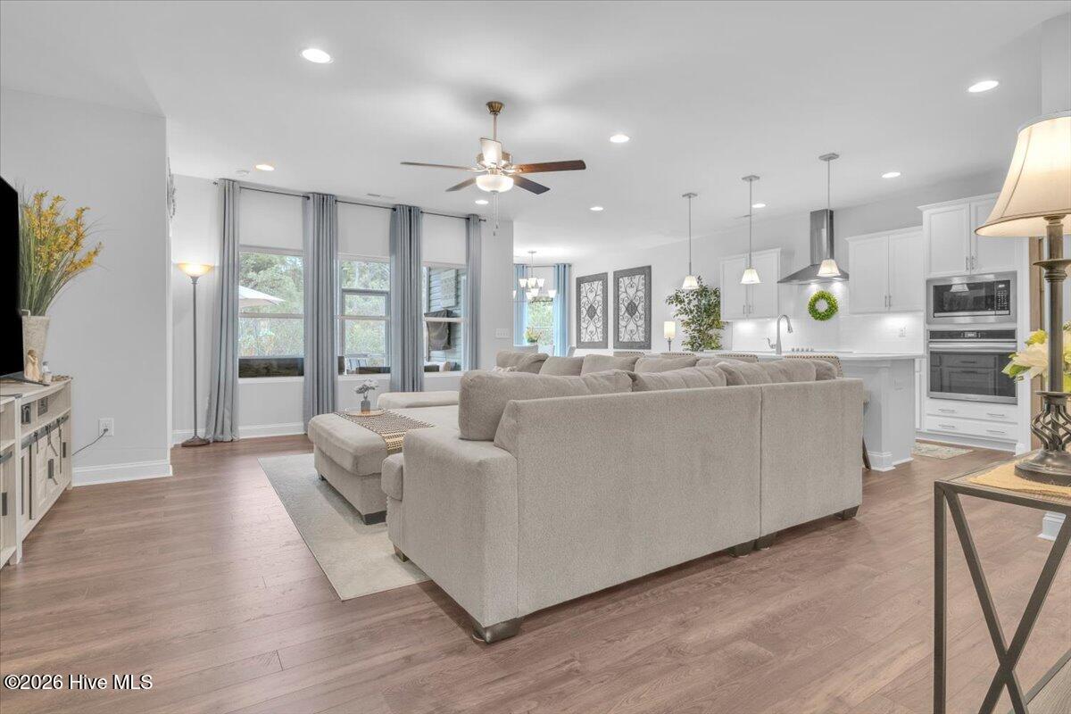 100560173 | Photo 15