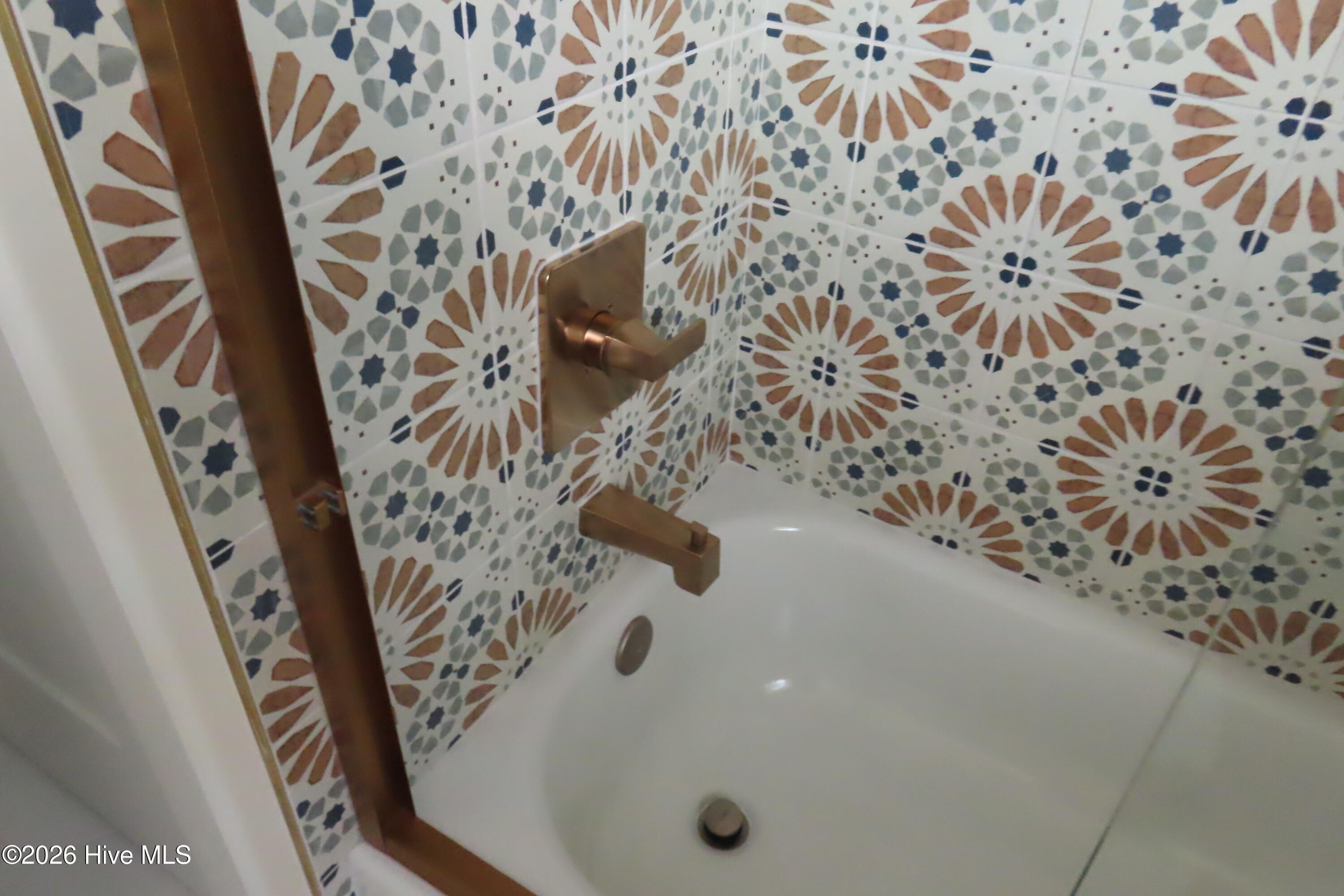 Tub details