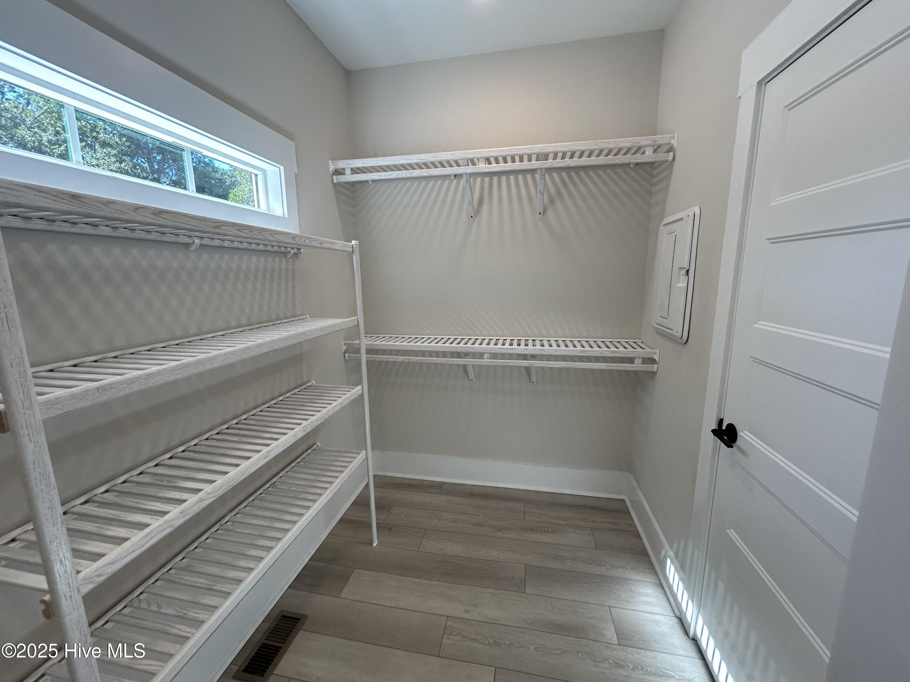 100541587 | Photo 22