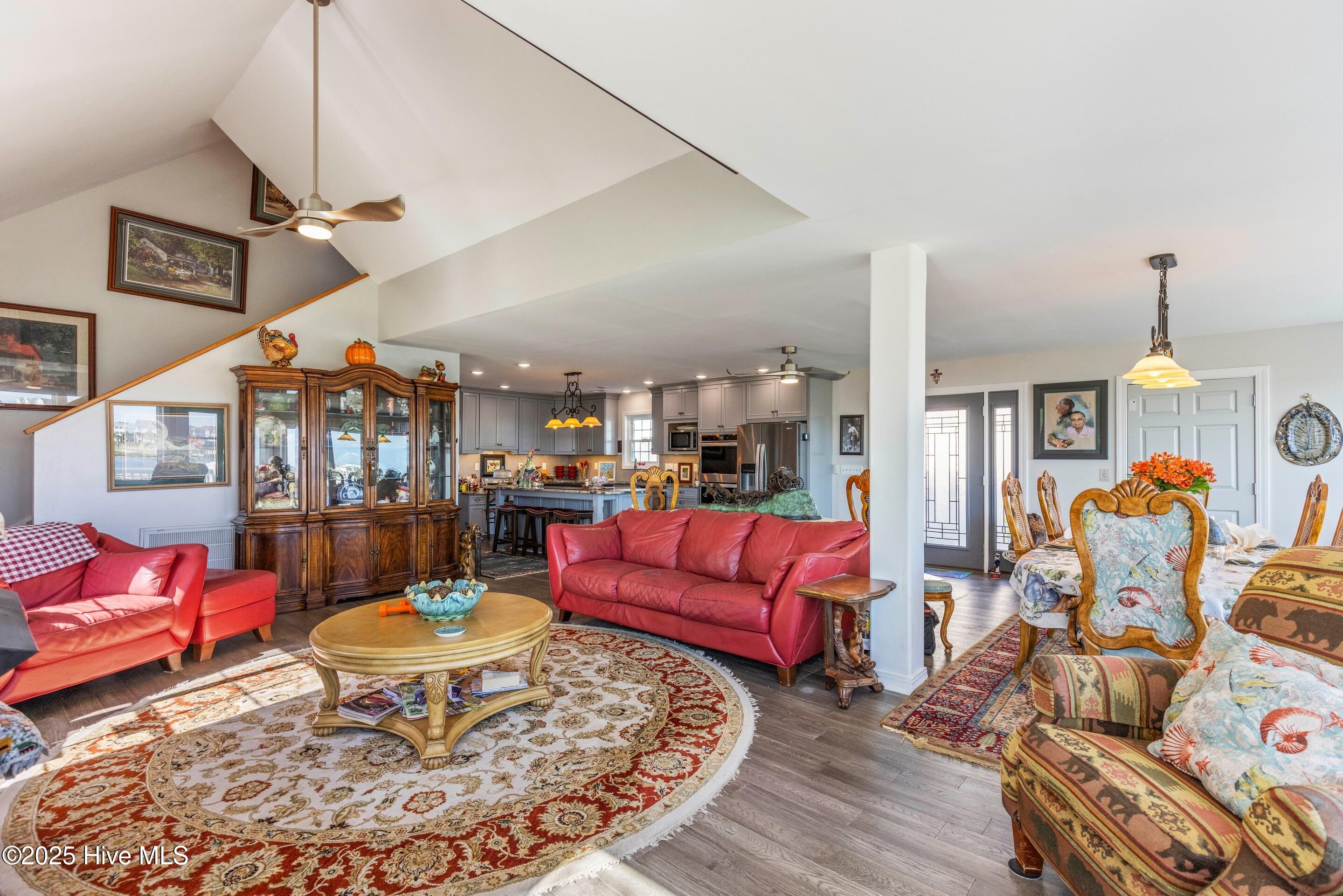 100533338 | Photo 18