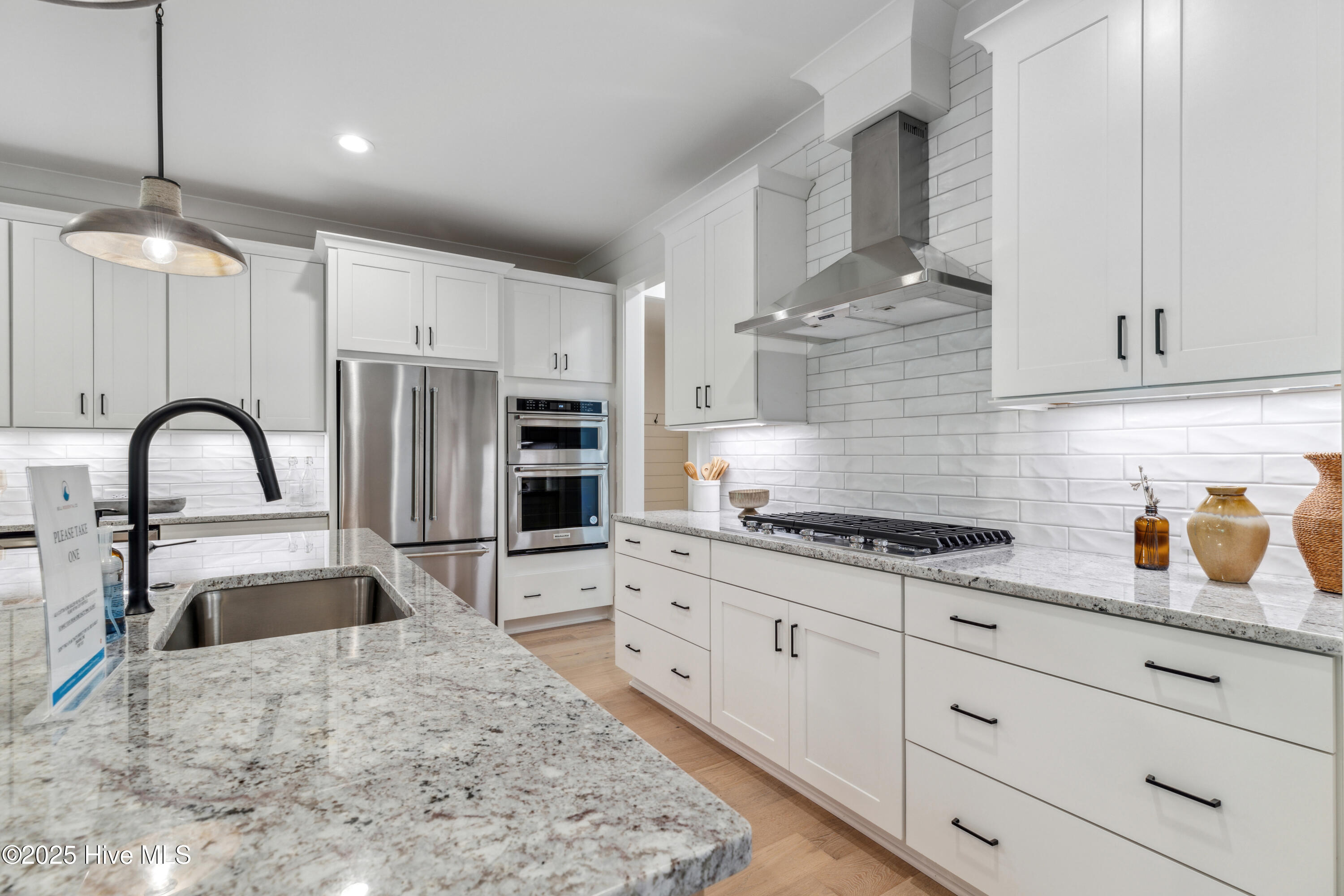 100523457 | Photo 13