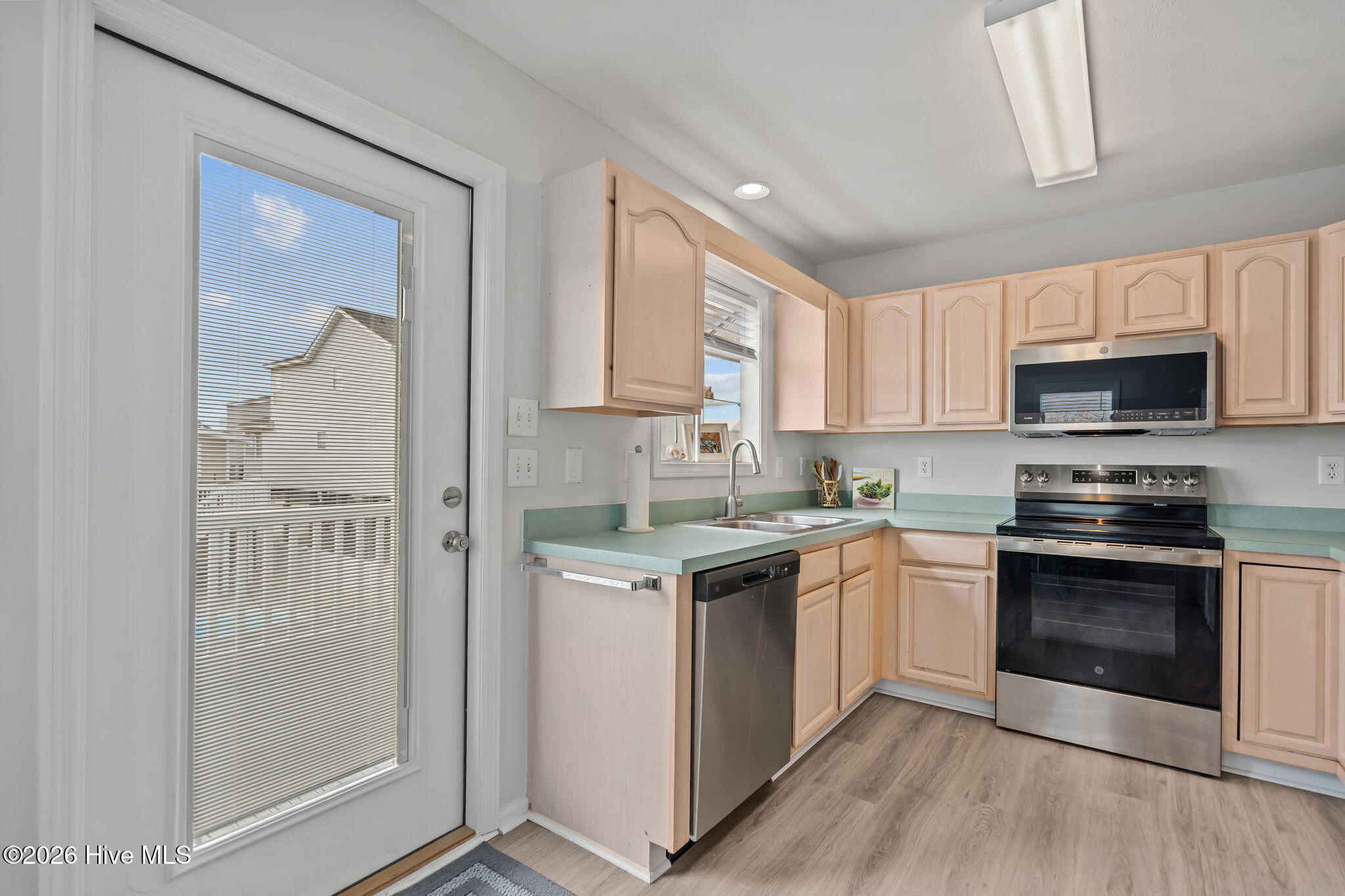 100562748 | Photo 37