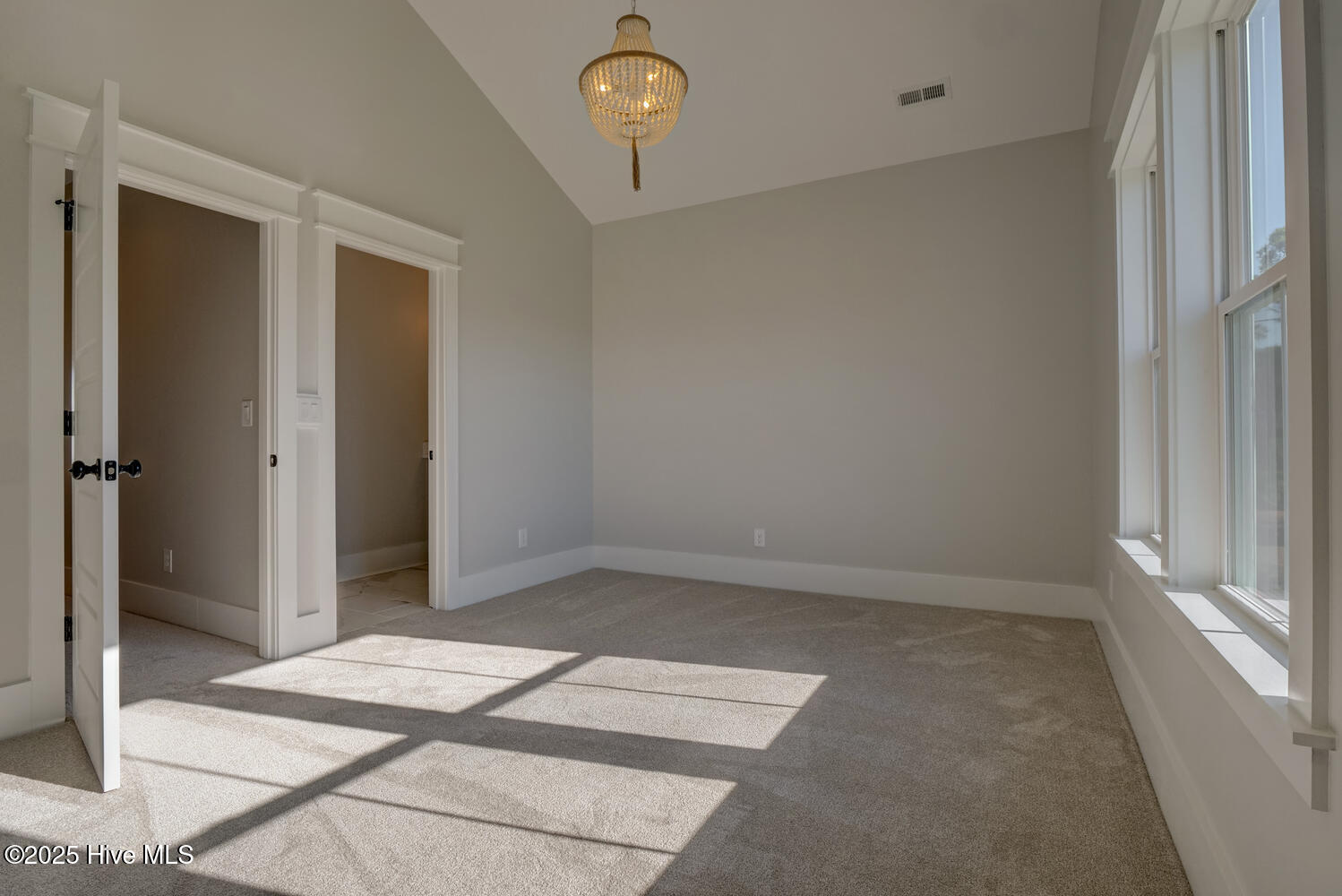 100545605 | Photo 28