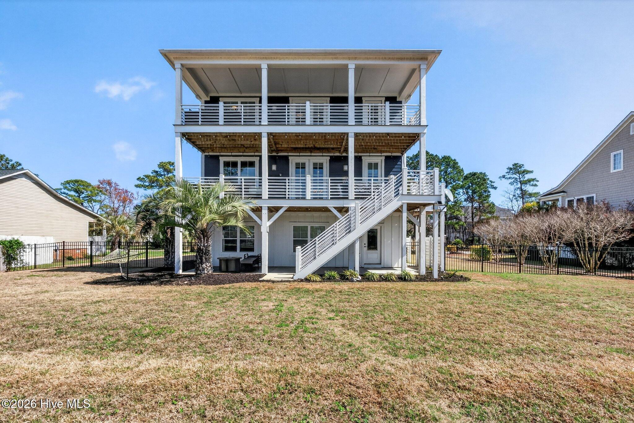 100561460 | Photo 38